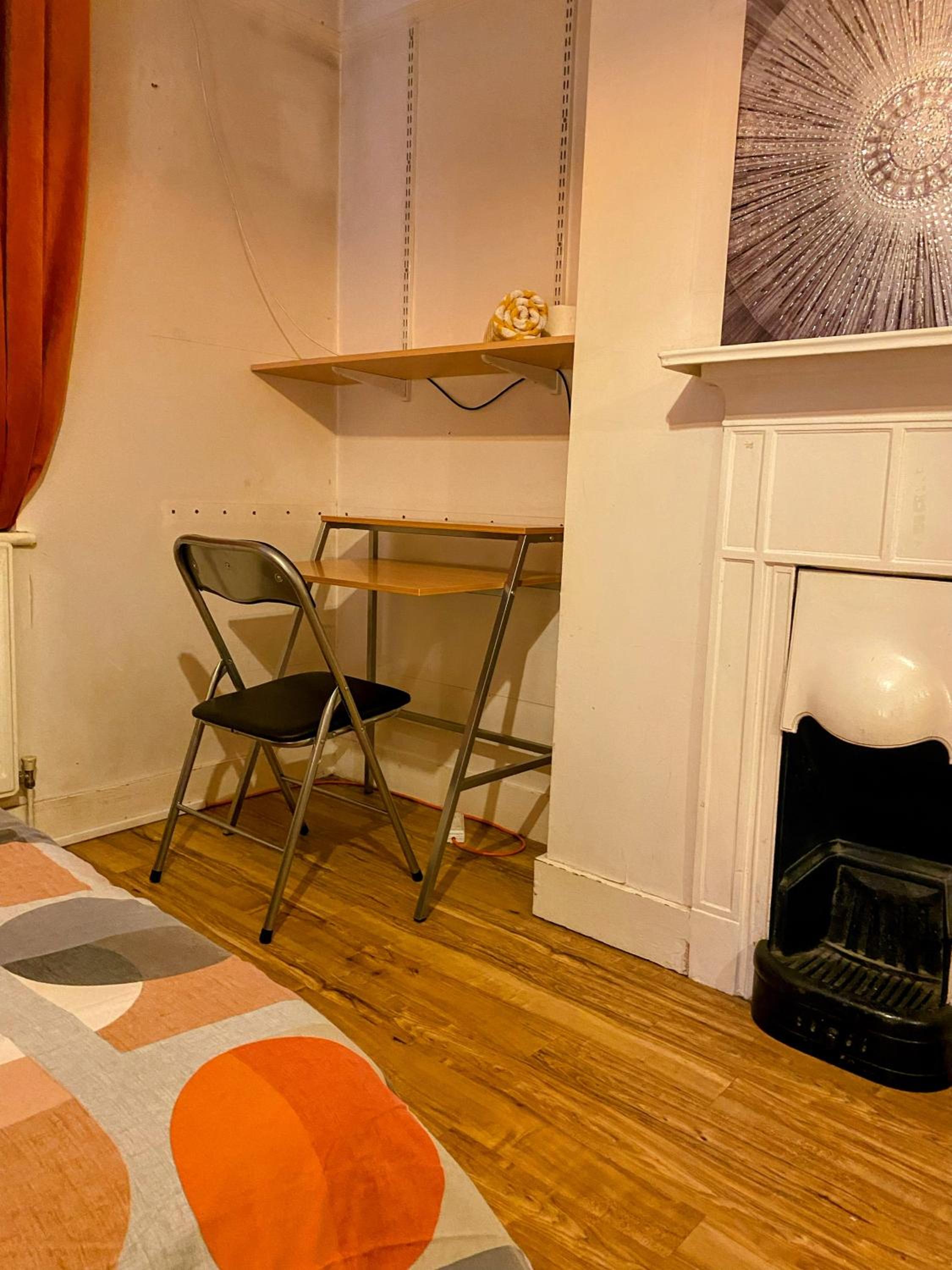 Single Bedroom in house, ideal for solo travellers work stays or visiting family locally