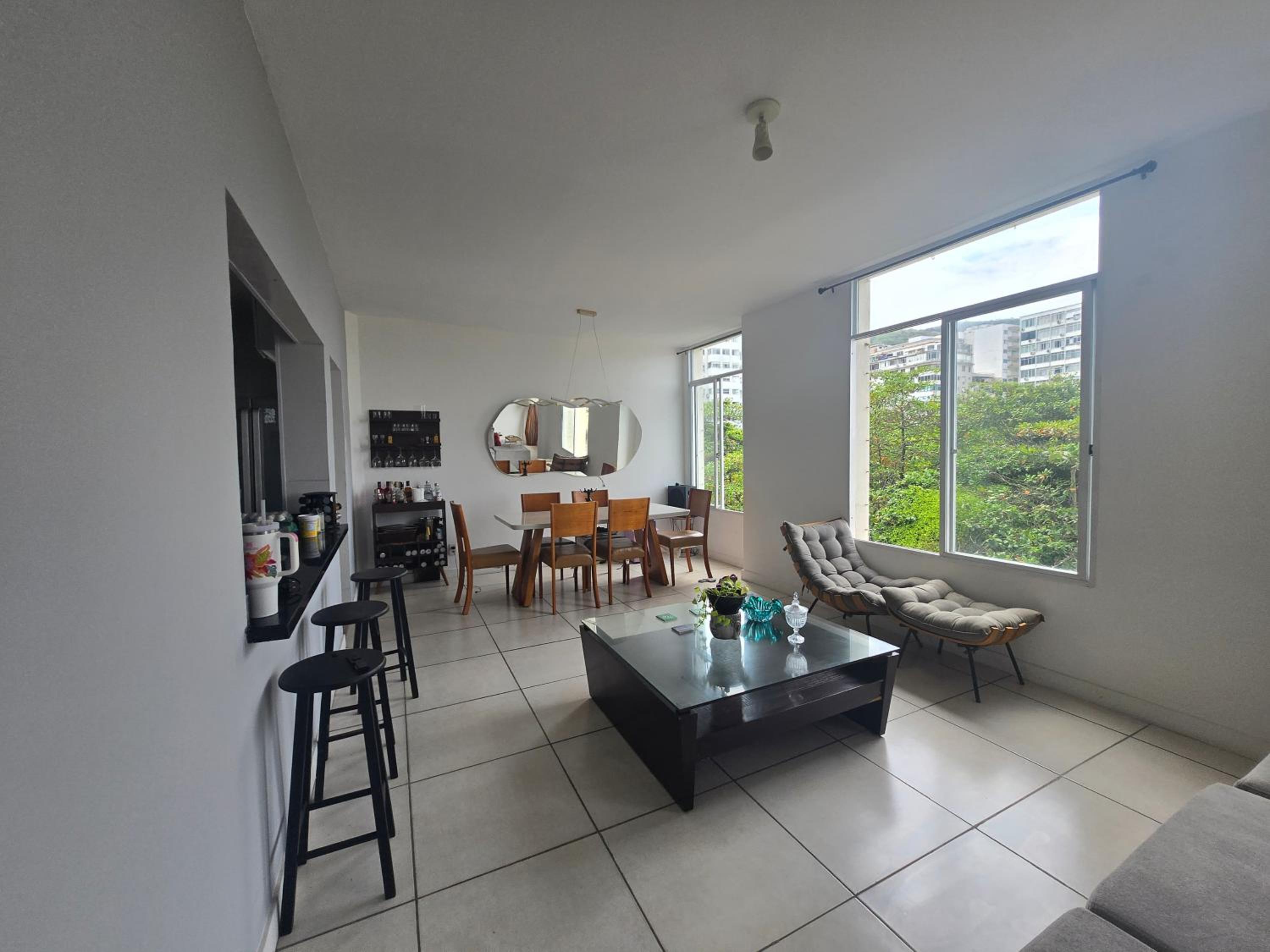 Apartamento espaçoso com vista mar Copacabana