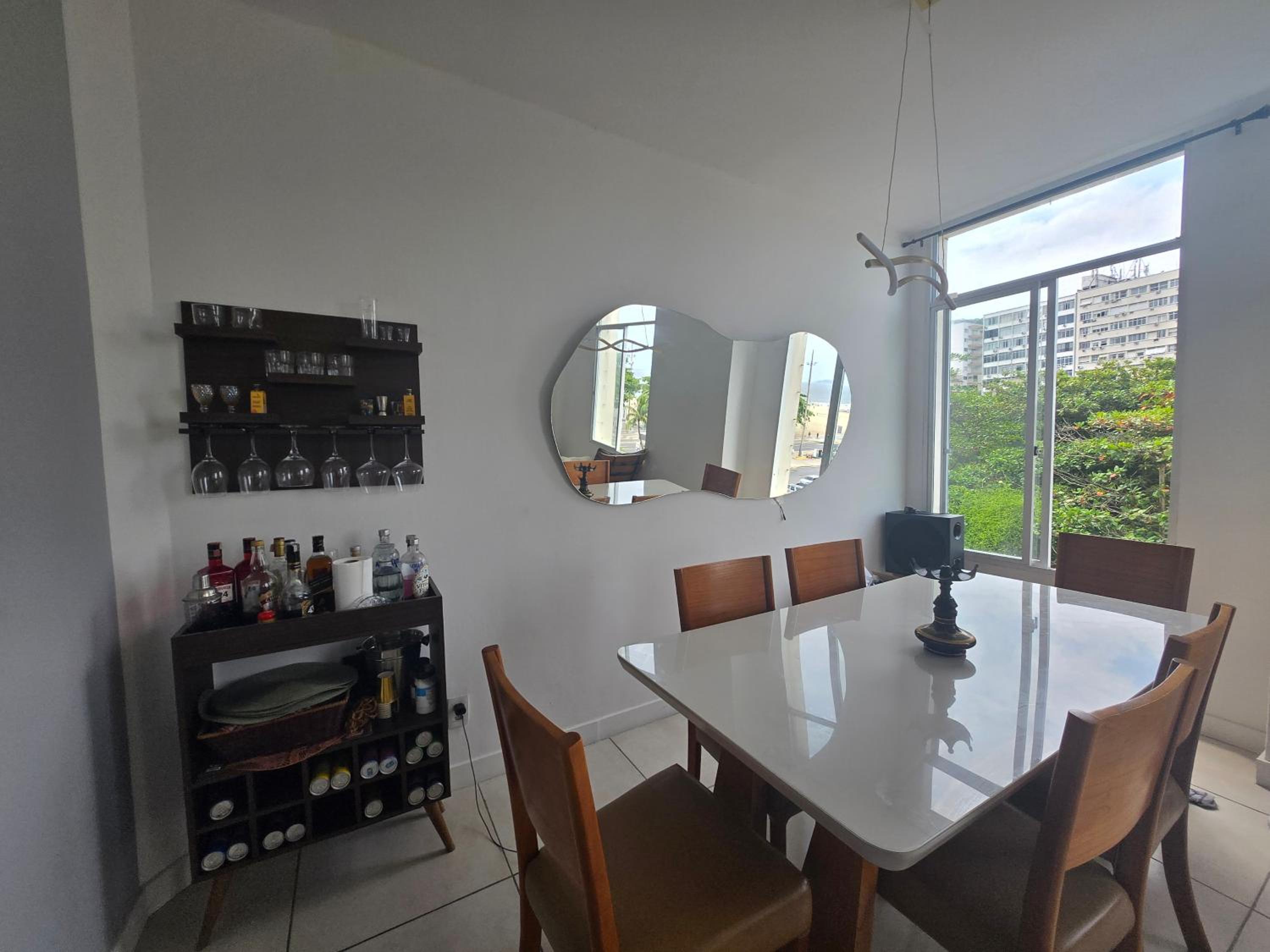 Apartamento espaçoso com vista mar Copacabana