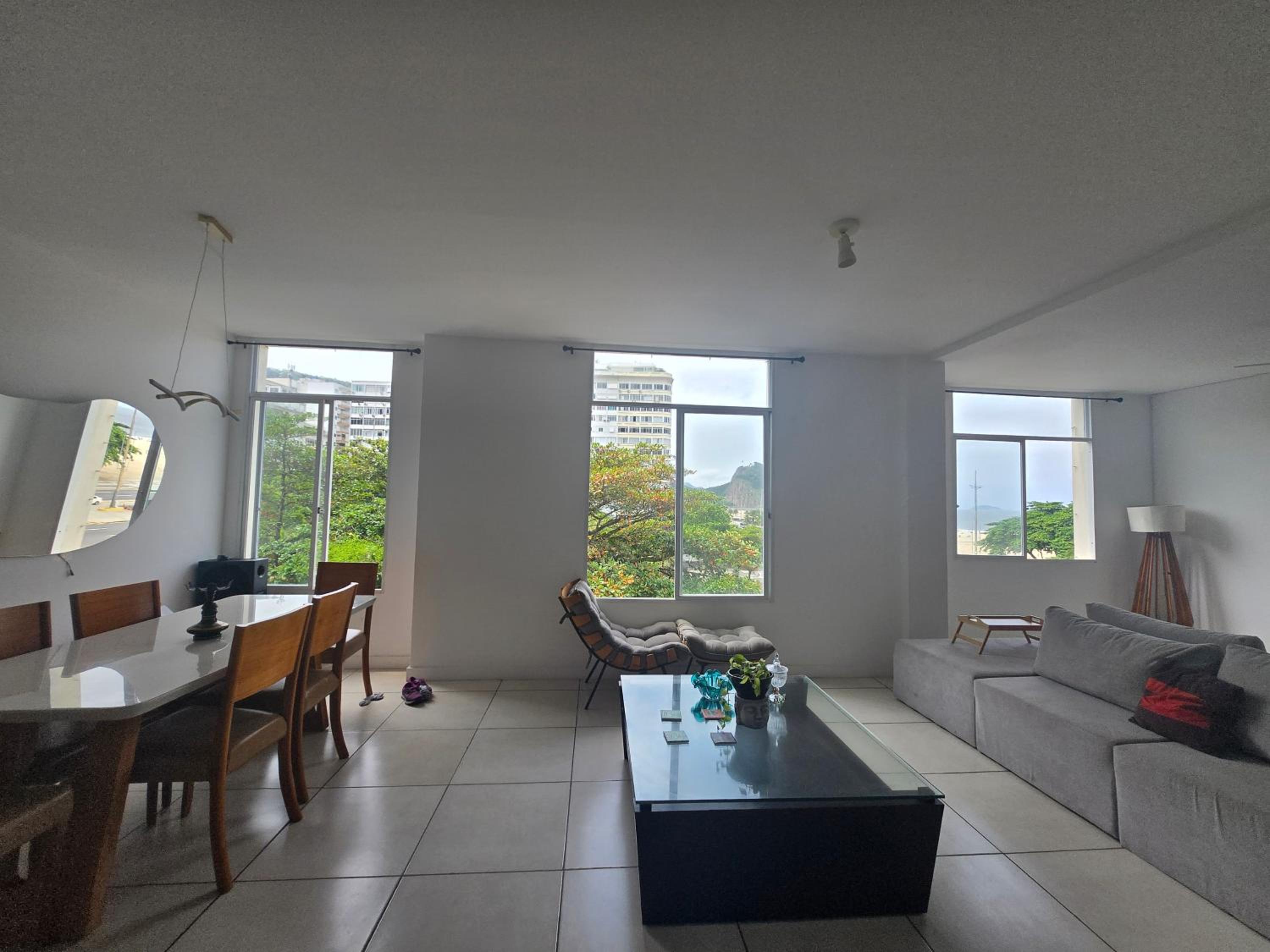 Apartamento espaçoso com vista mar Copacabana