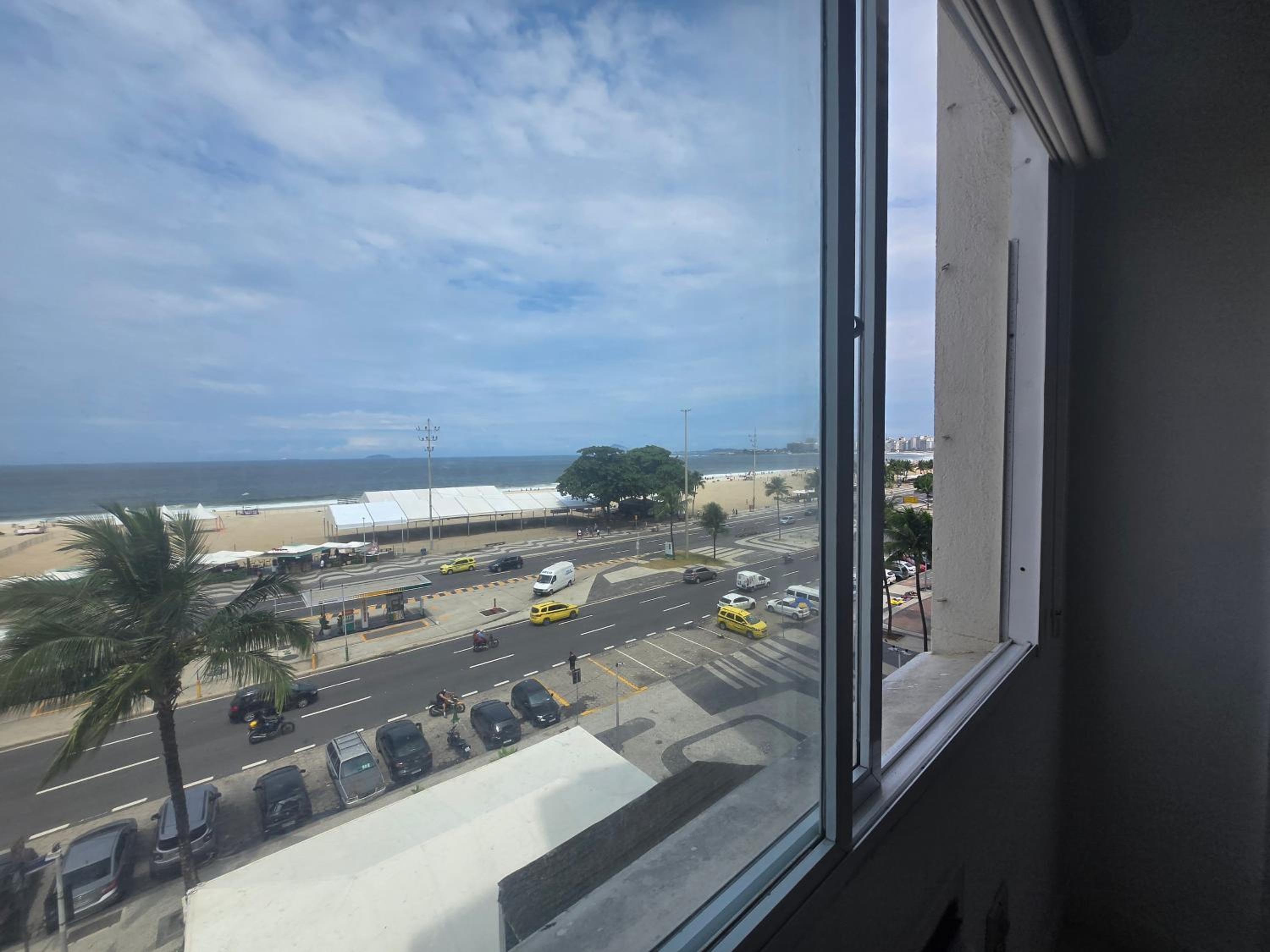 Apartamento espaçoso com vista mar Copacabana