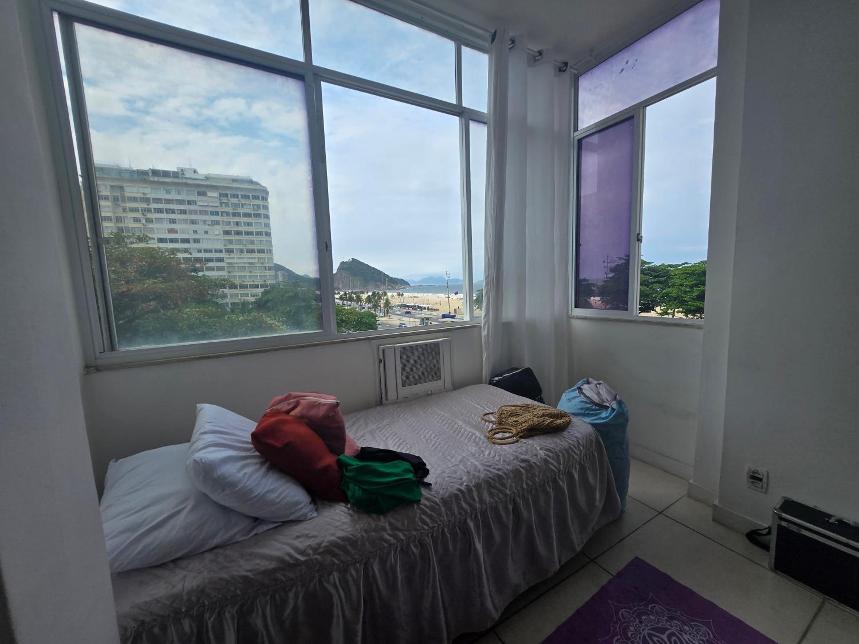 Apartamento espaçoso com vista mar Copacabana