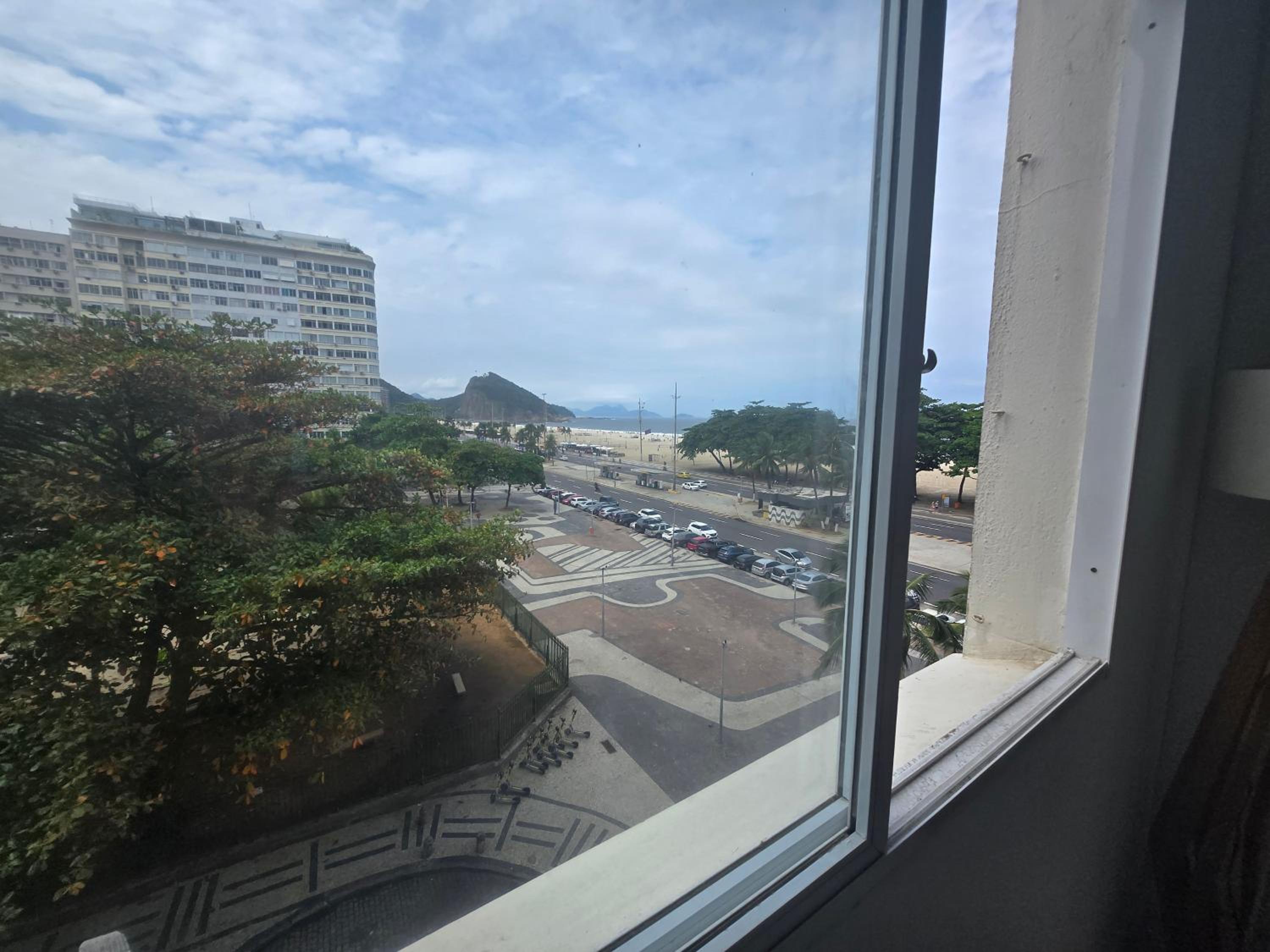Apartamento espaçoso com vista mar Copacabana