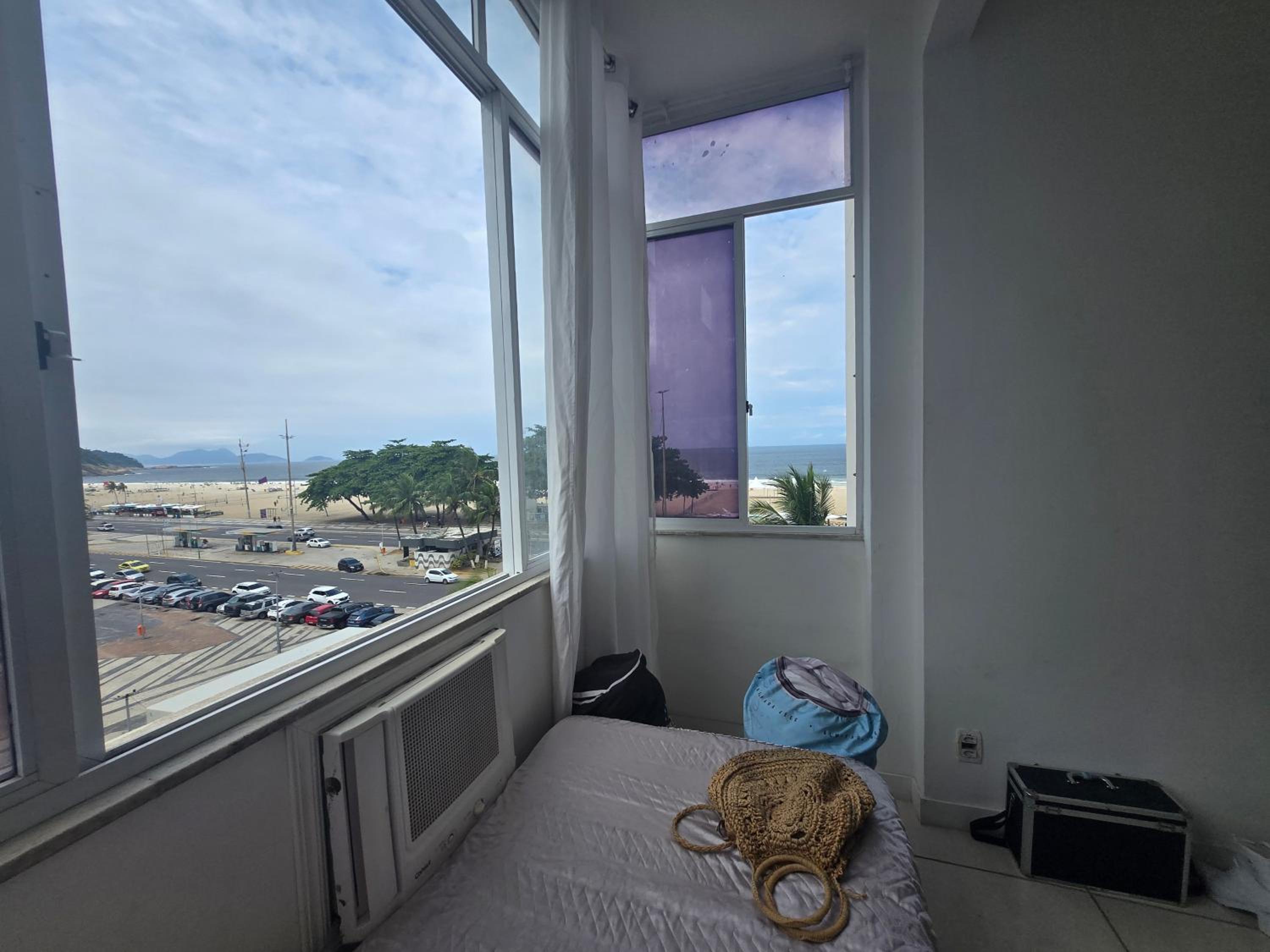 Apartamento espaçoso com vista mar Copacabana