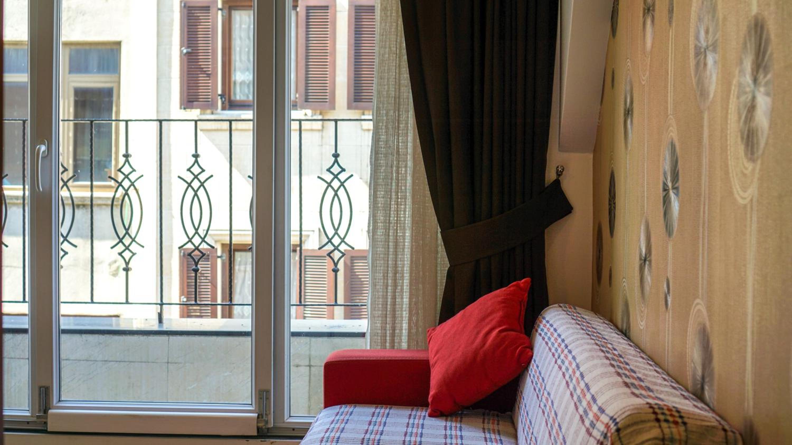 Retropera - Image 29