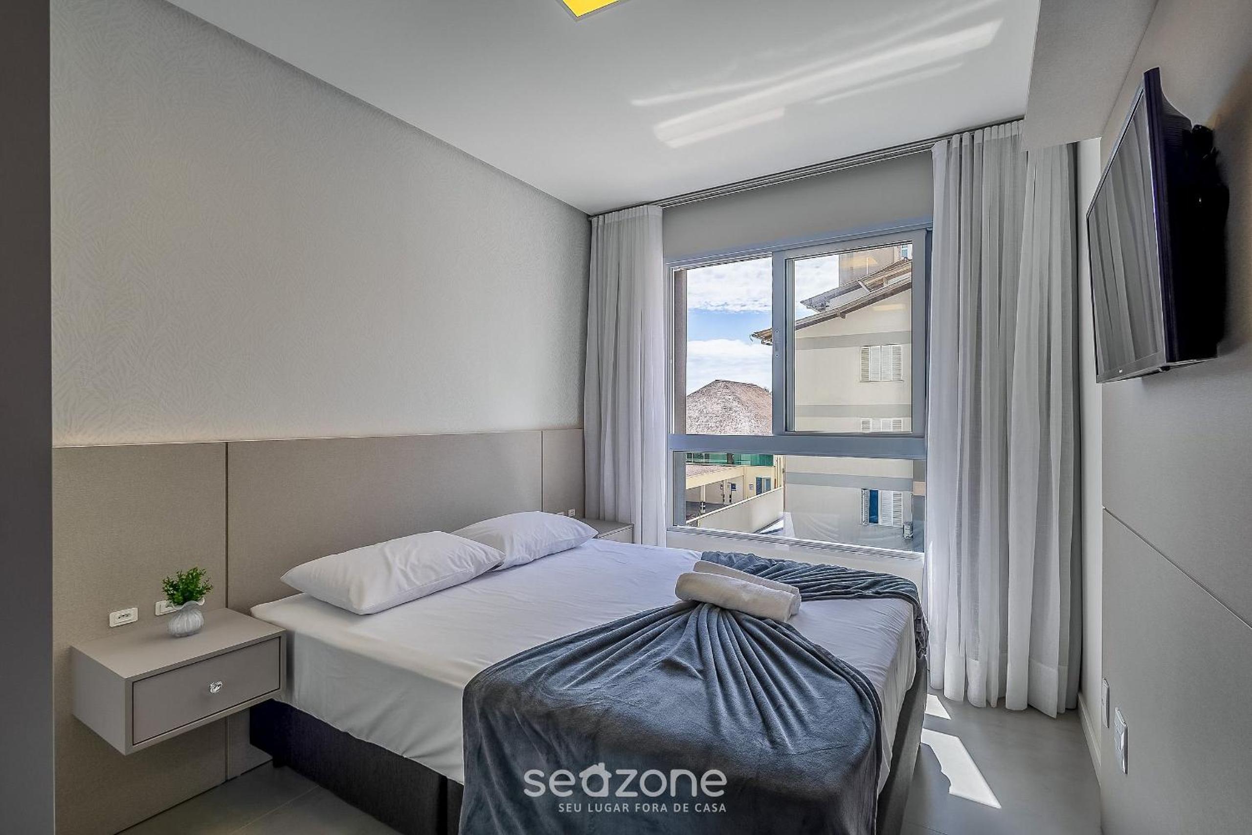 Modern 3BR apt near the beach EMA0201