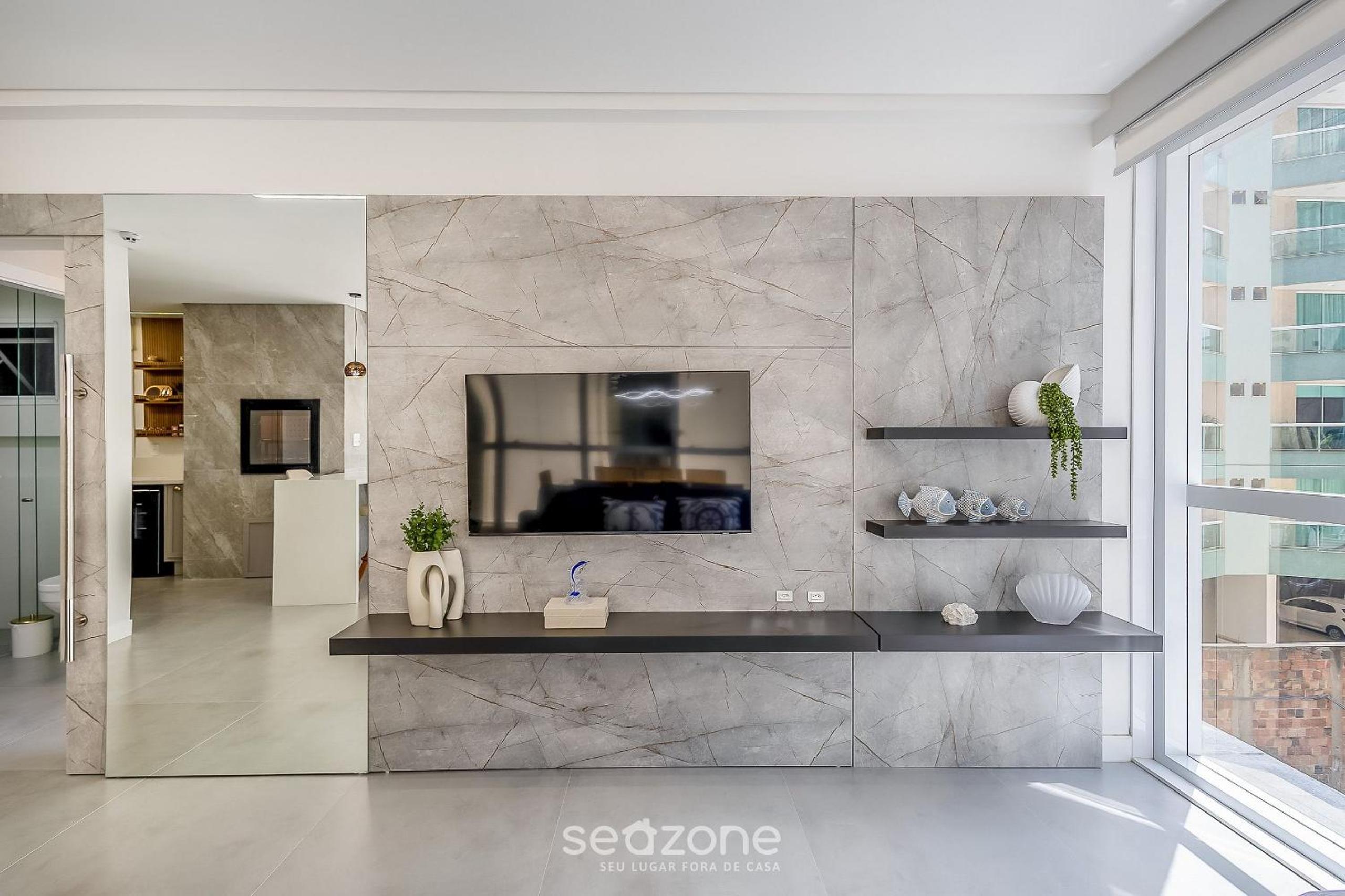 Modern 3BR apt near the beach EMA0201
