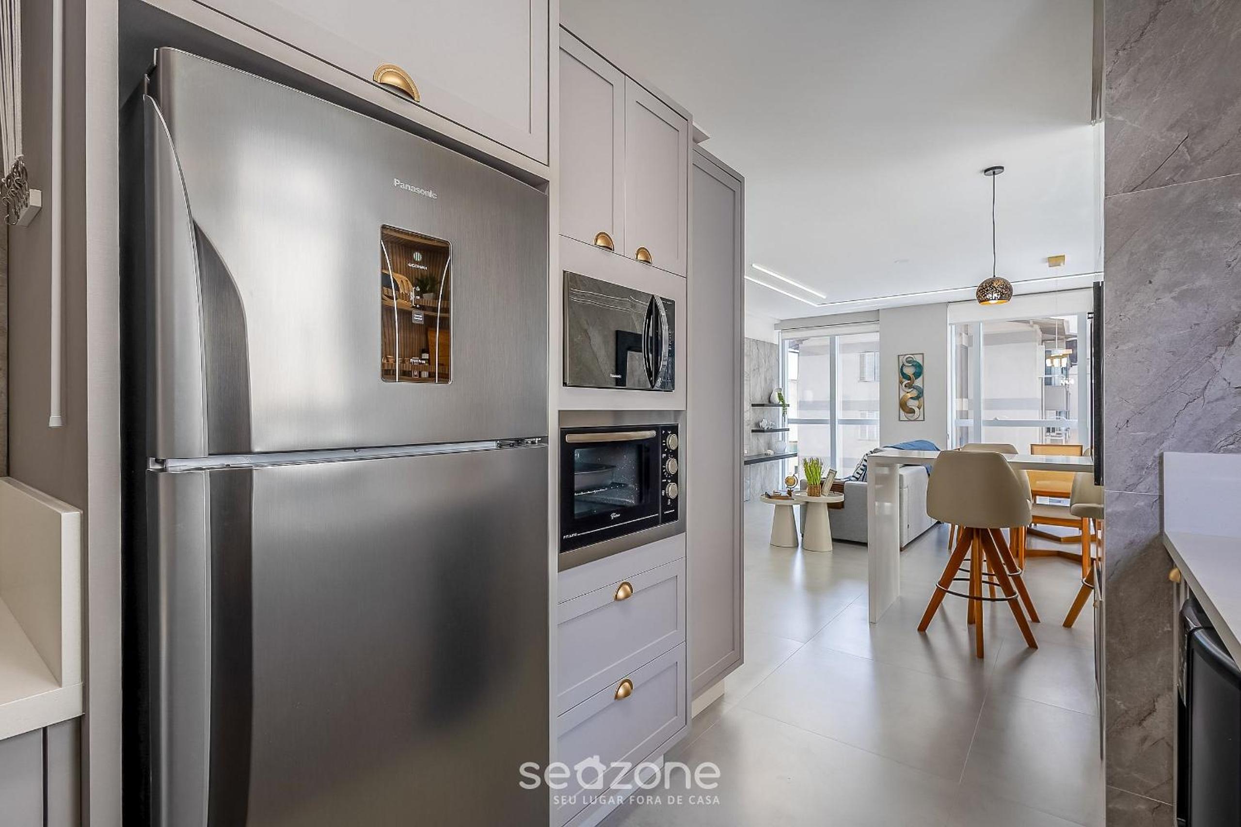 Modern 3BR apt near the beach EMA0201