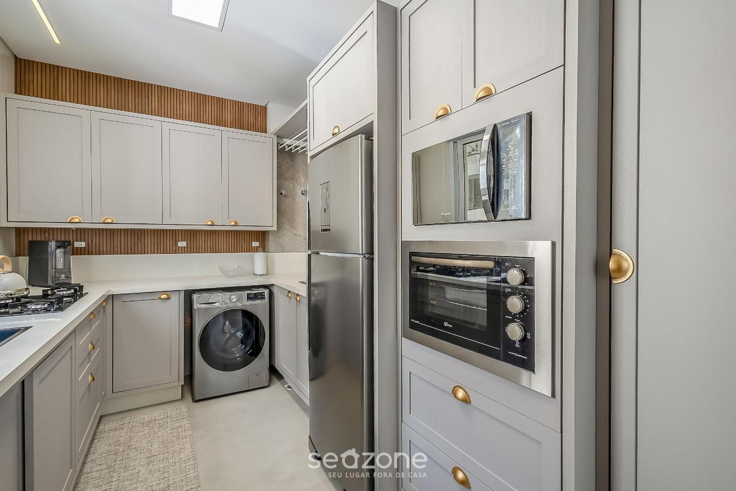 Modern 3BR apt near the beach EMA0201
