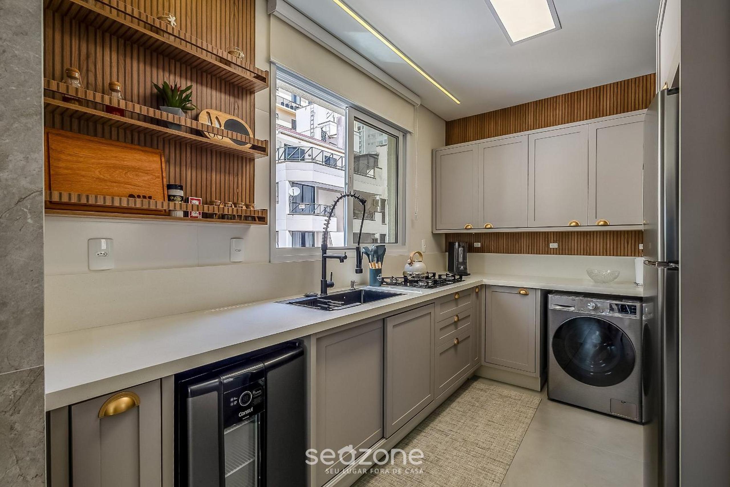 Modern 3BR apt near the beach EMA0201