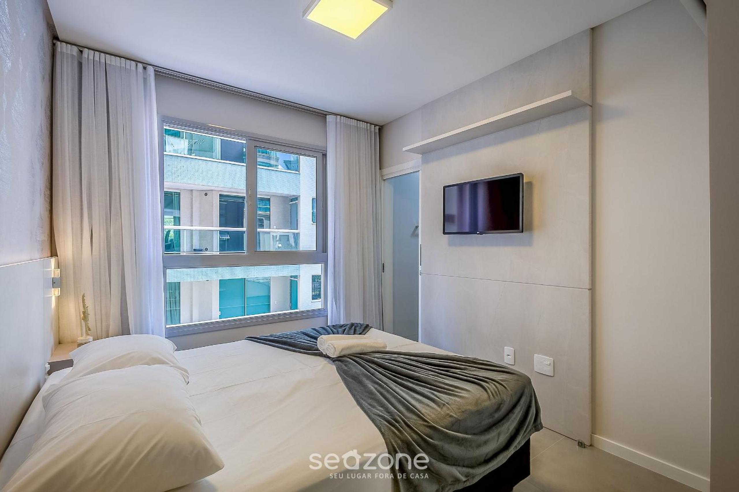 Modern 3BR apt near the beach EMA0201