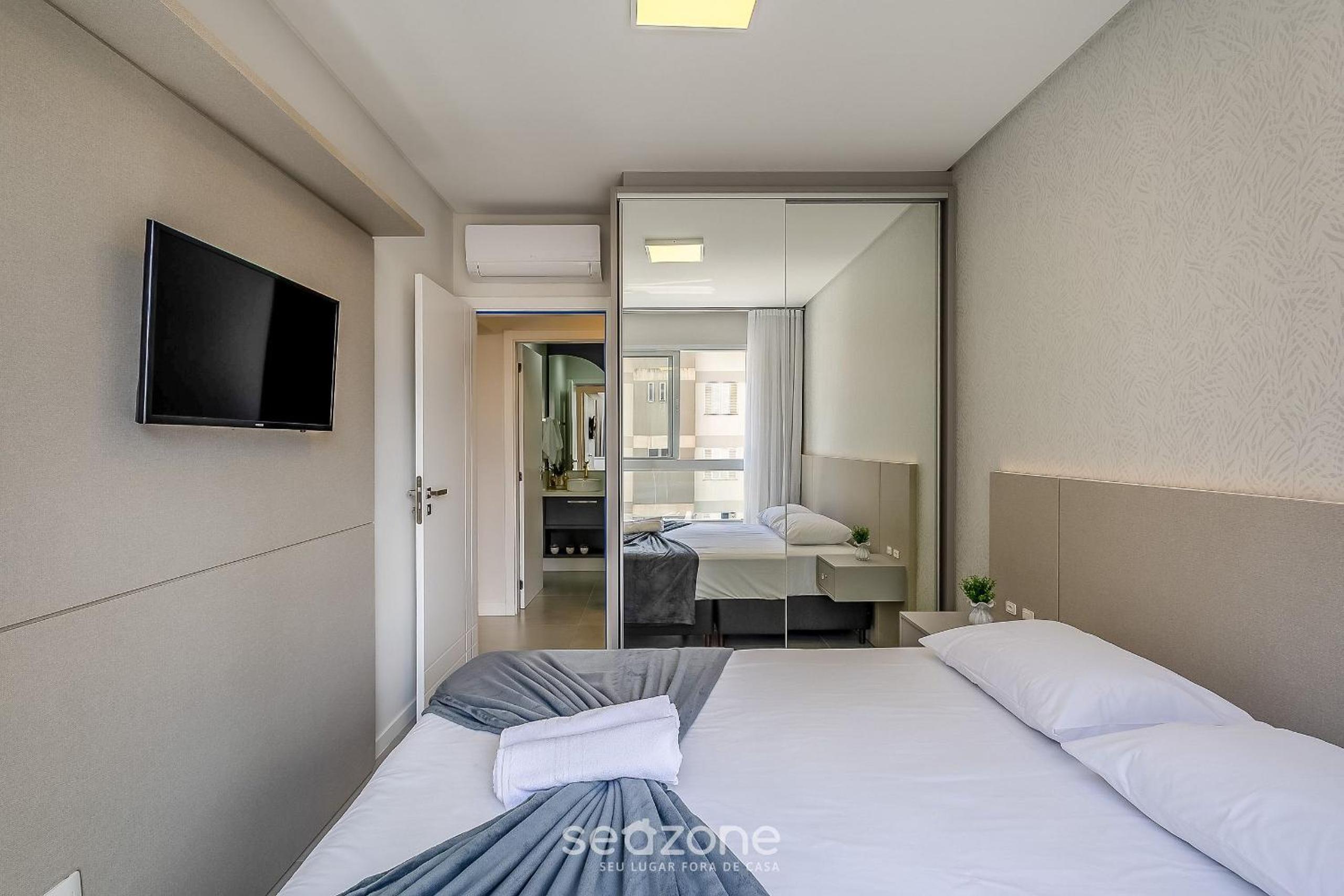 Modern 3BR apt near the beach EMA0201