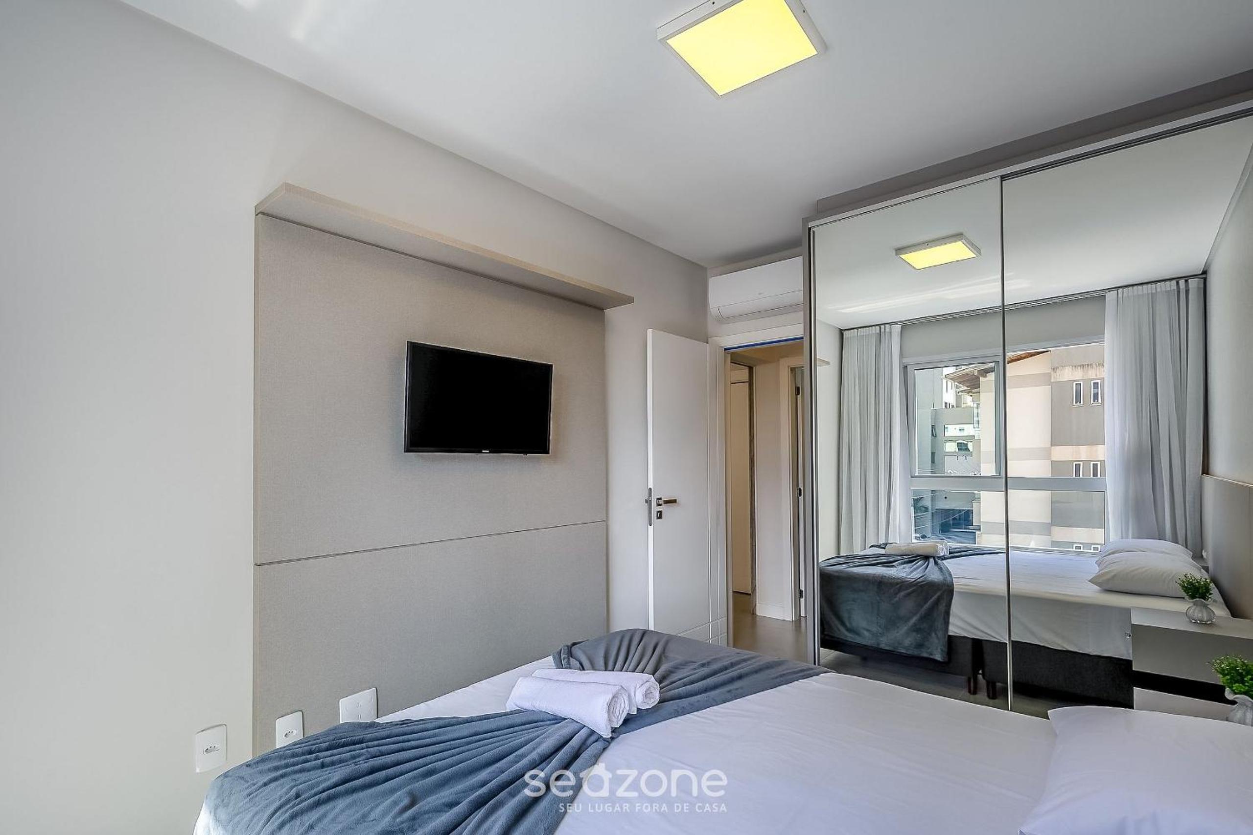 Modern 3BR apt near the beach EMA0201