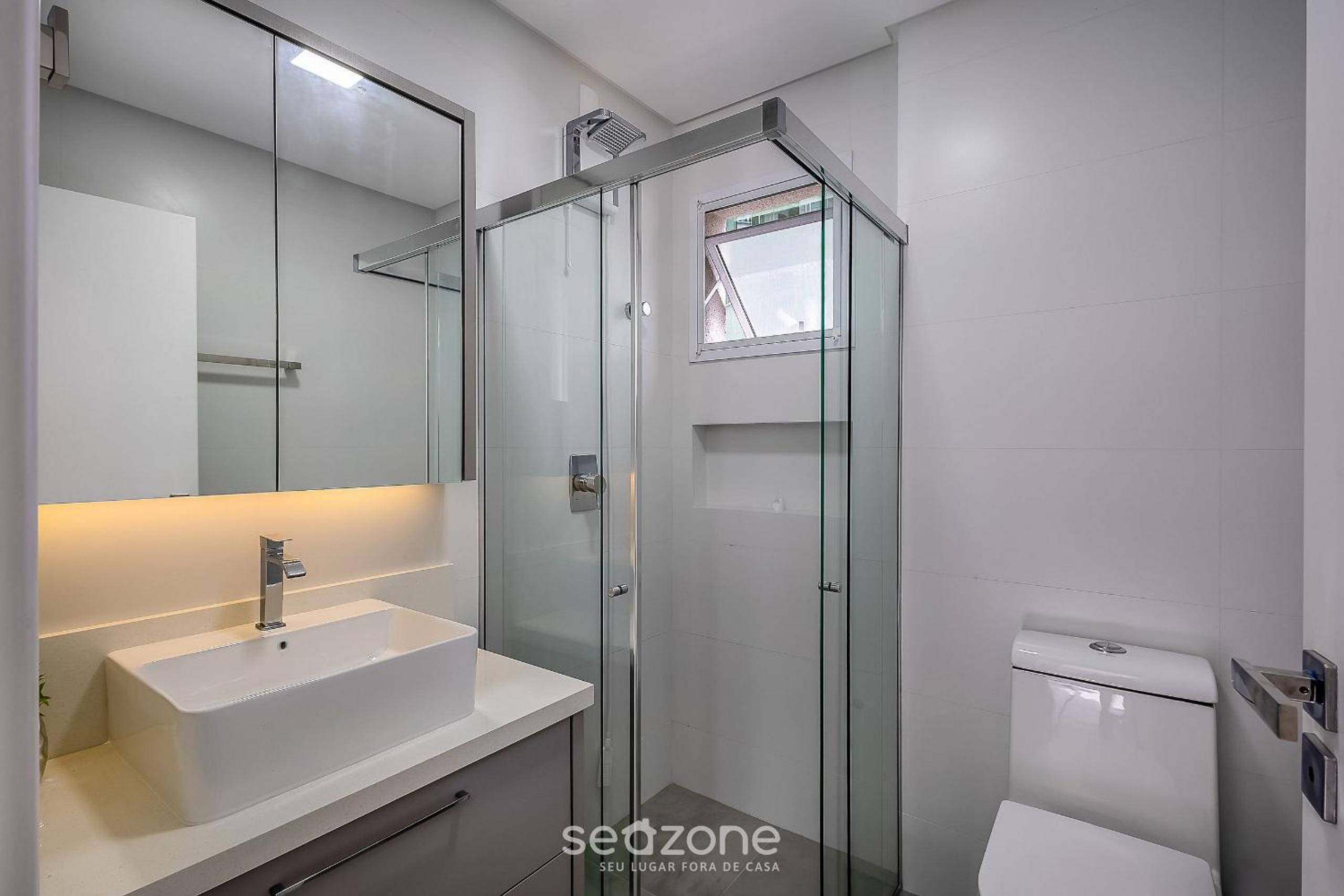 Modern 3BR apt near the beach EMA0201