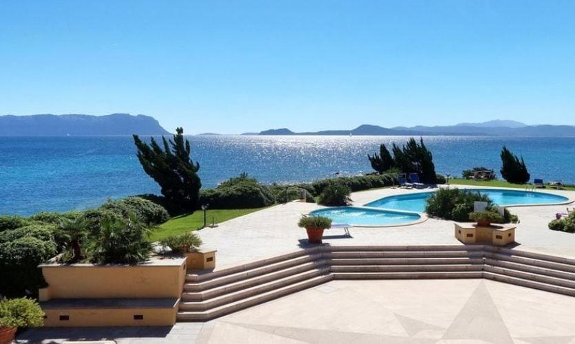 Swimming pool & Beach access Residence