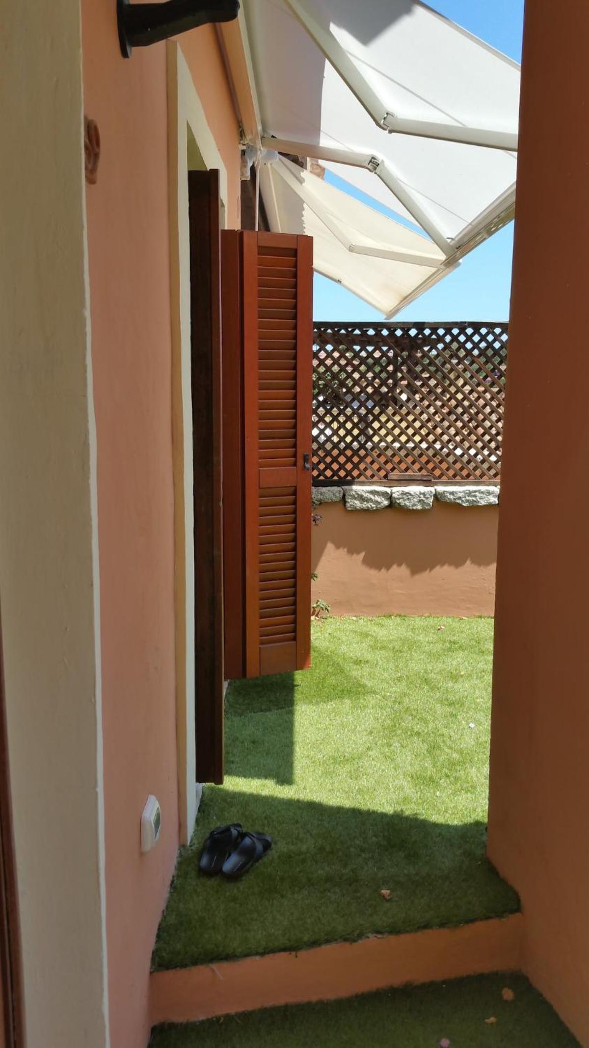 Swimming pool & Beach access Residence