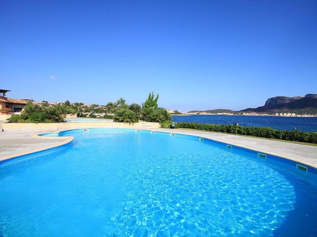 Swimming pool & Beach access Residence