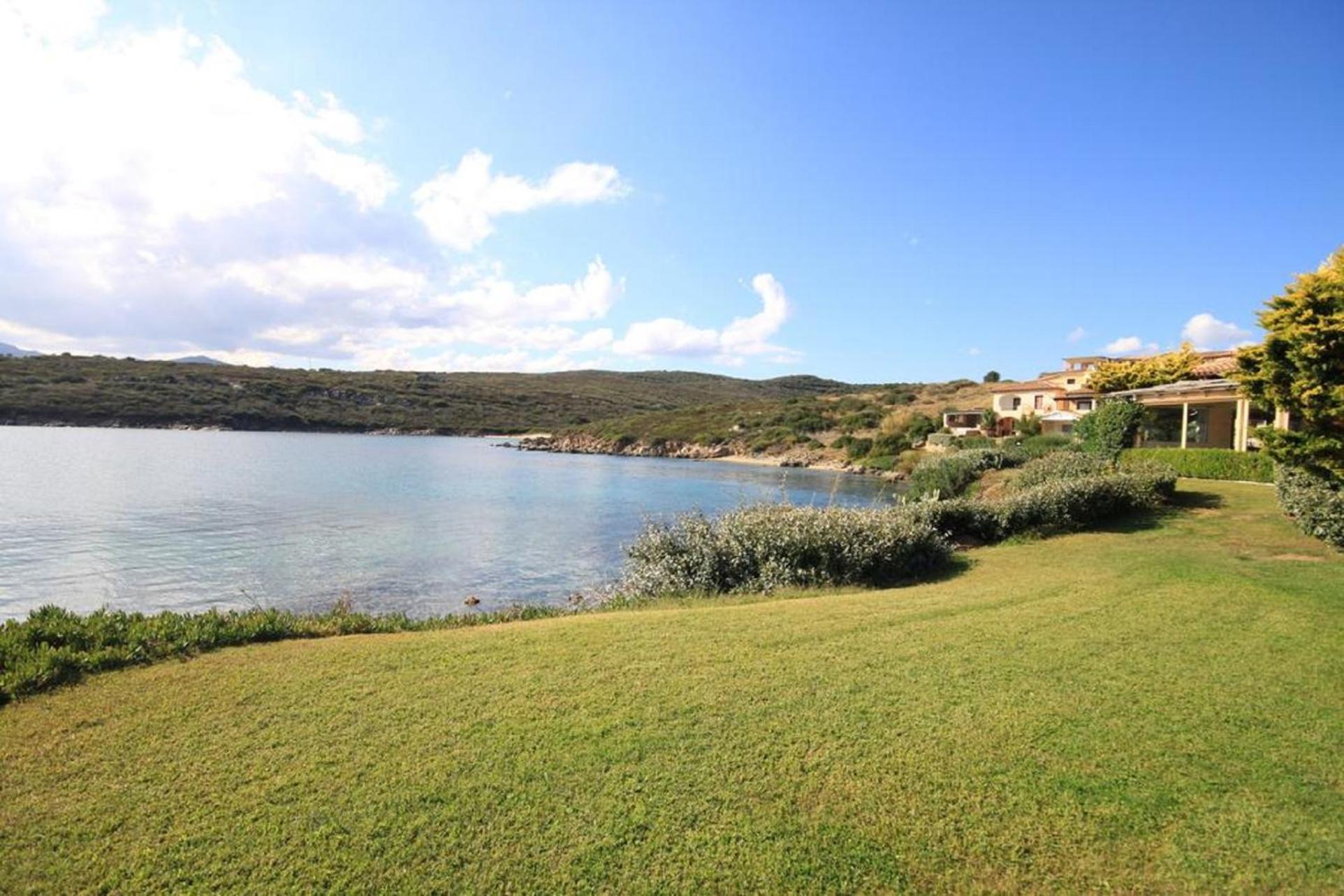 Swimming pool & Beach access Residence