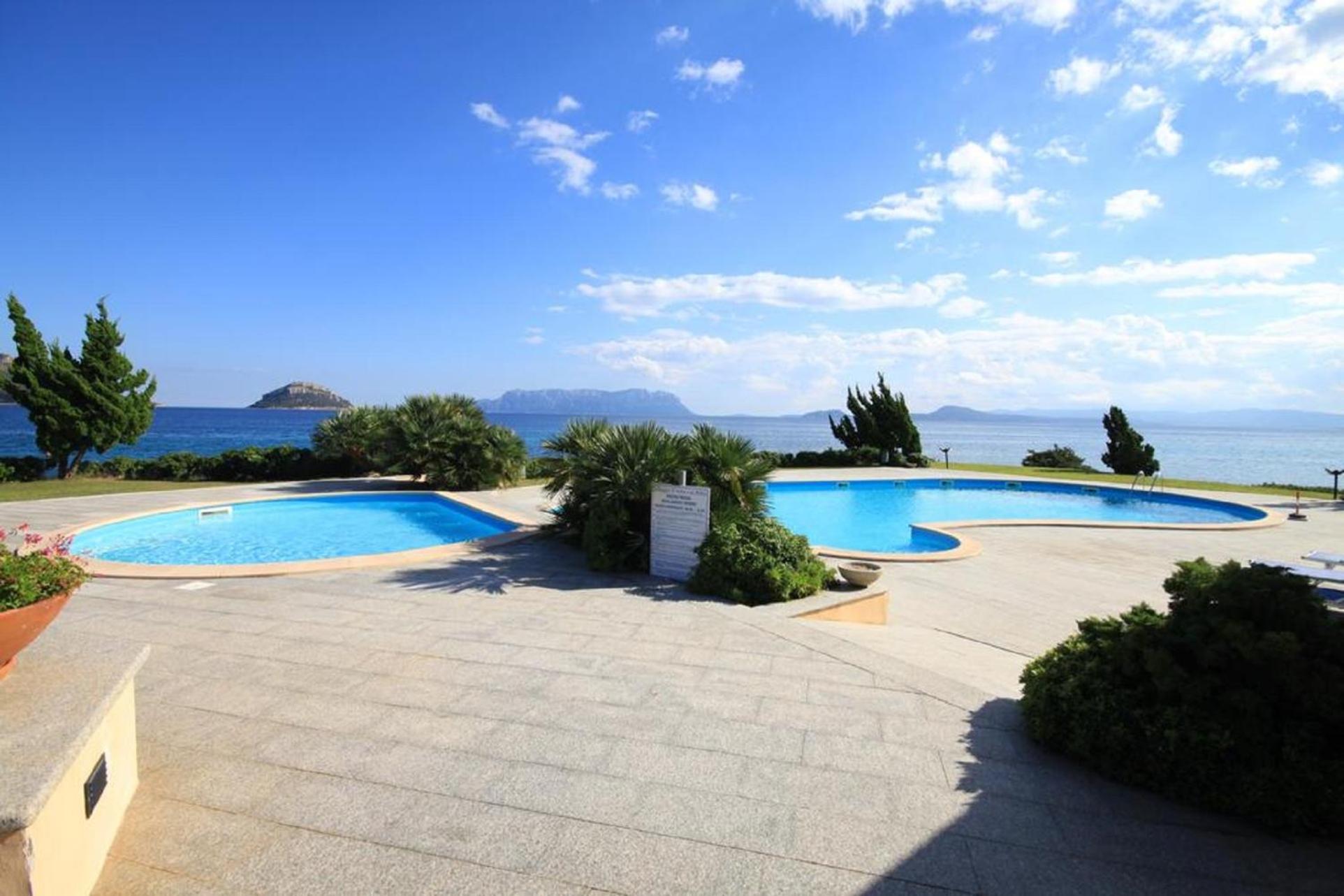 Swimming pool & Beach access Residence