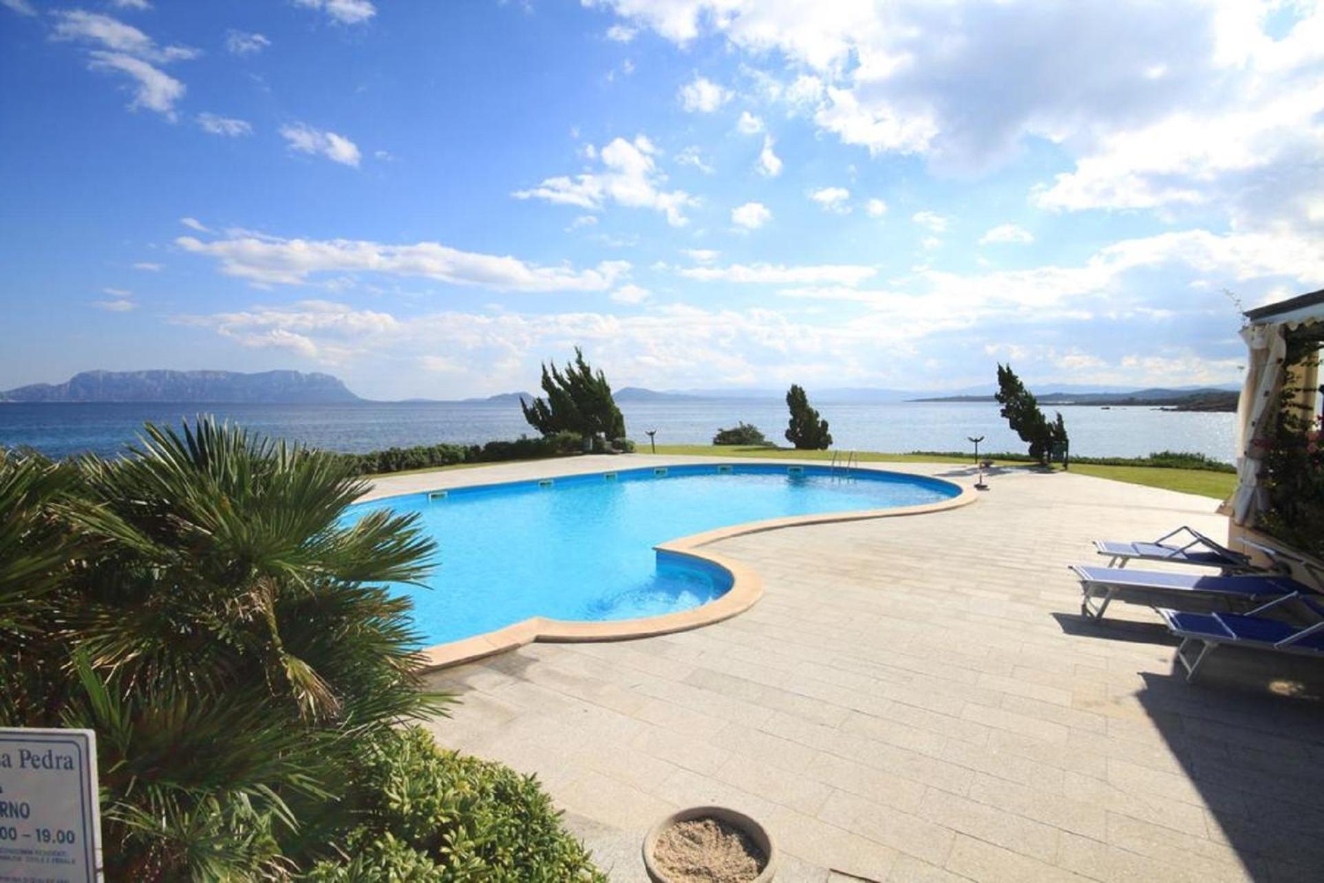 Swimming pool & Beach access Residence
