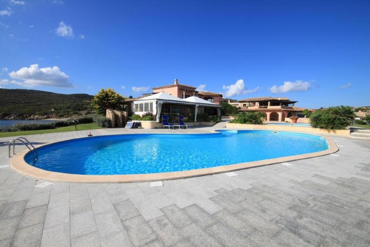 Swimming pool & Beach access Residence