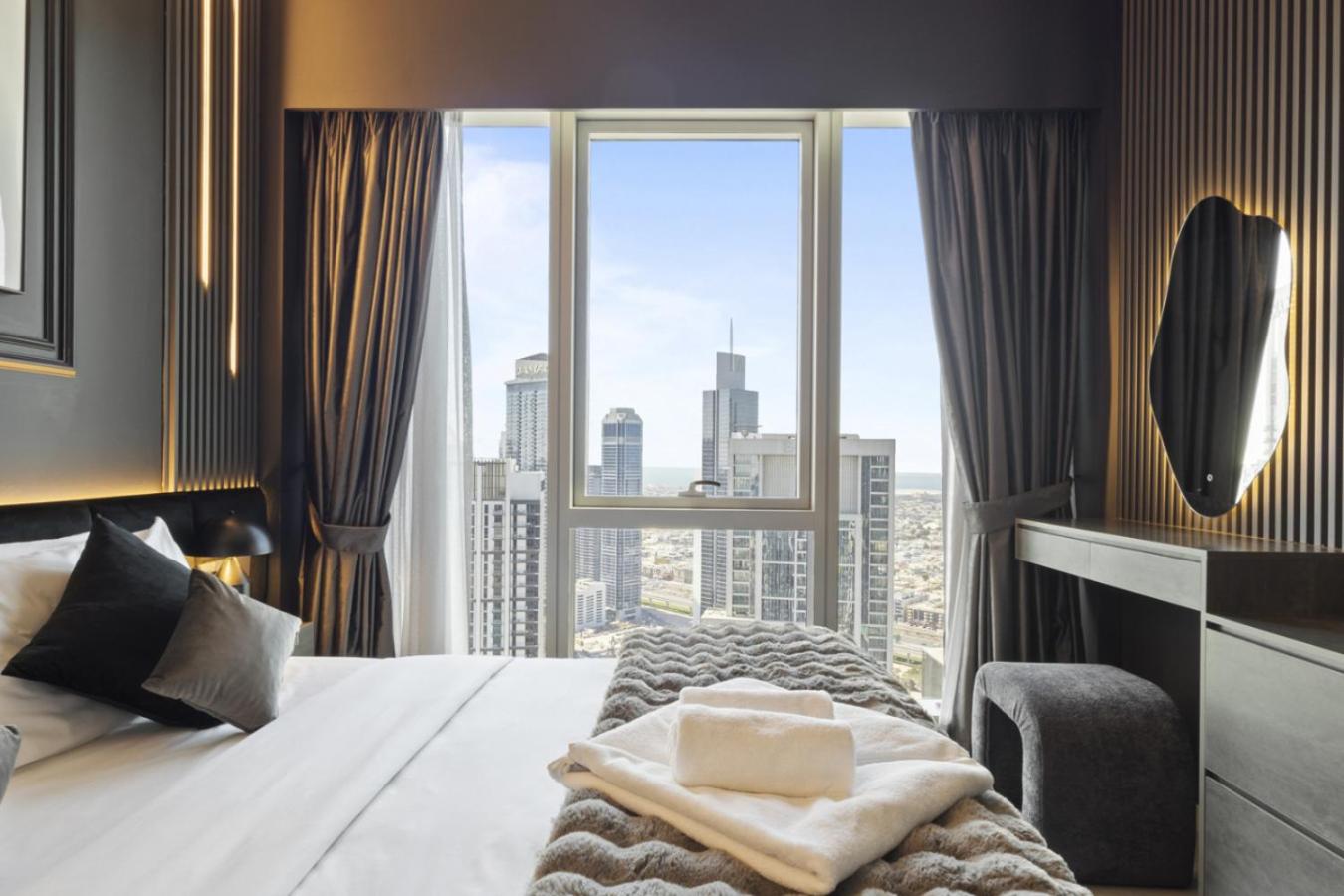 Luxury 1-Bedroom, High-Floor, Skyline Views