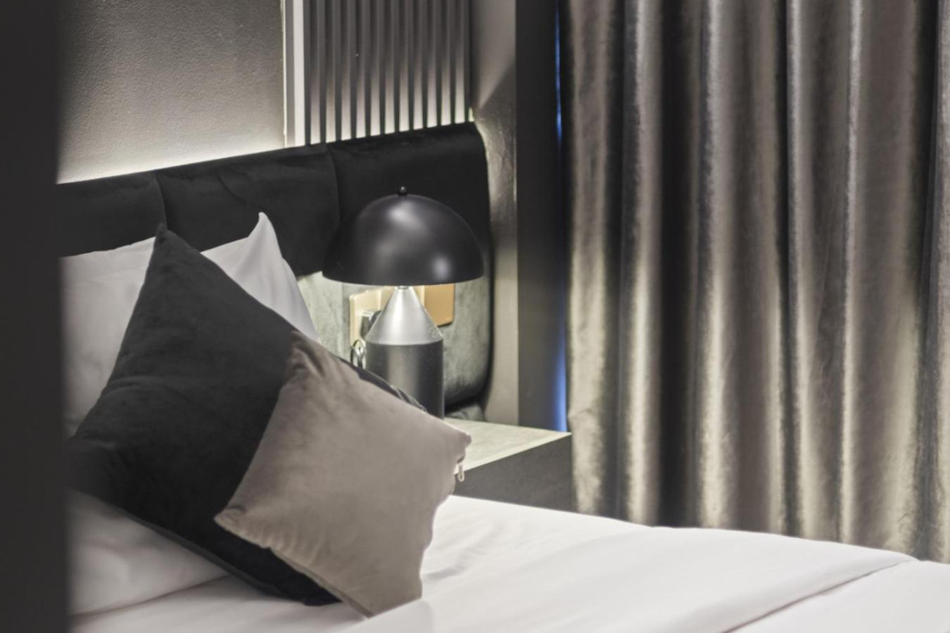 Luxury 1-Bedroom, High-Floor, Skyline Views