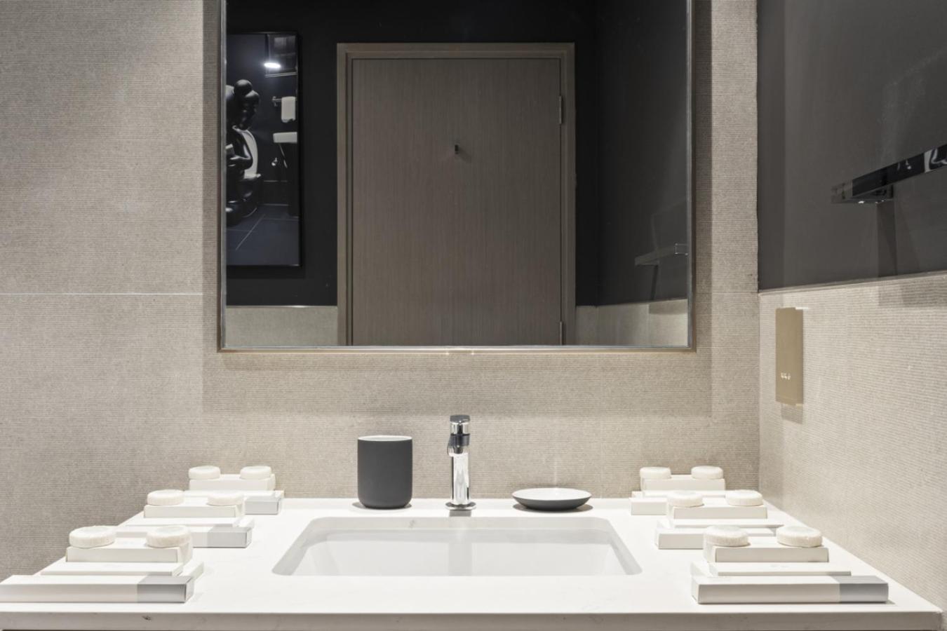 Luxury 1-Bedroom, High-Floor, Skyline Views