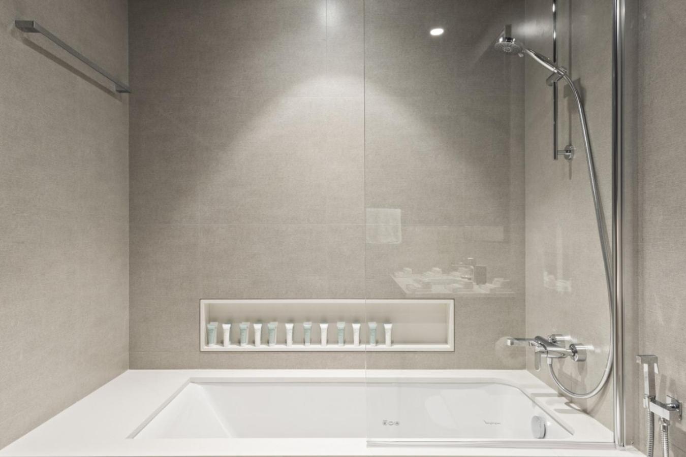 Luxury 1-Bedroom, High-Floor, Skyline Views