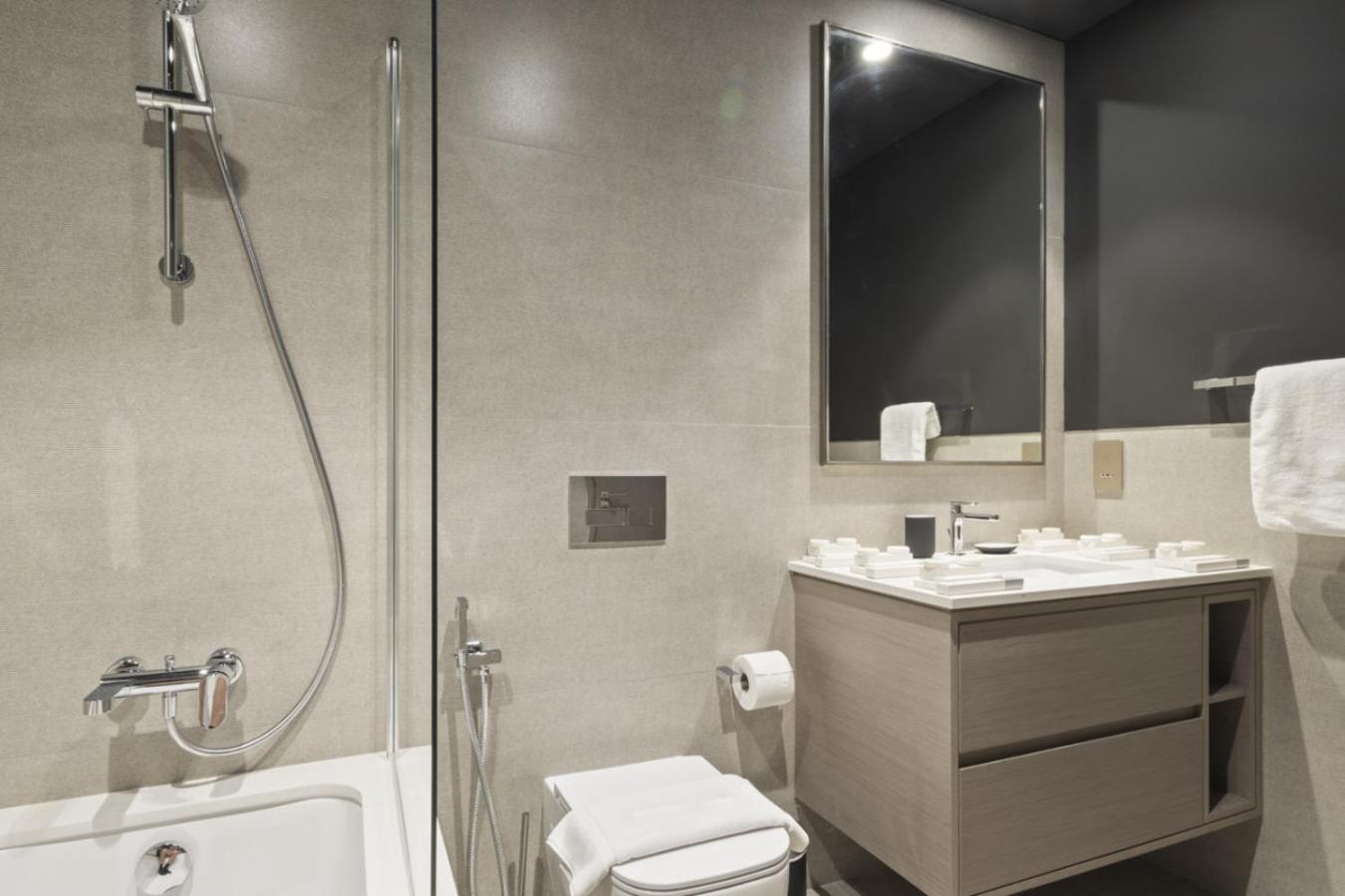 Luxury 1-Bedroom, High-Floor, Skyline Views