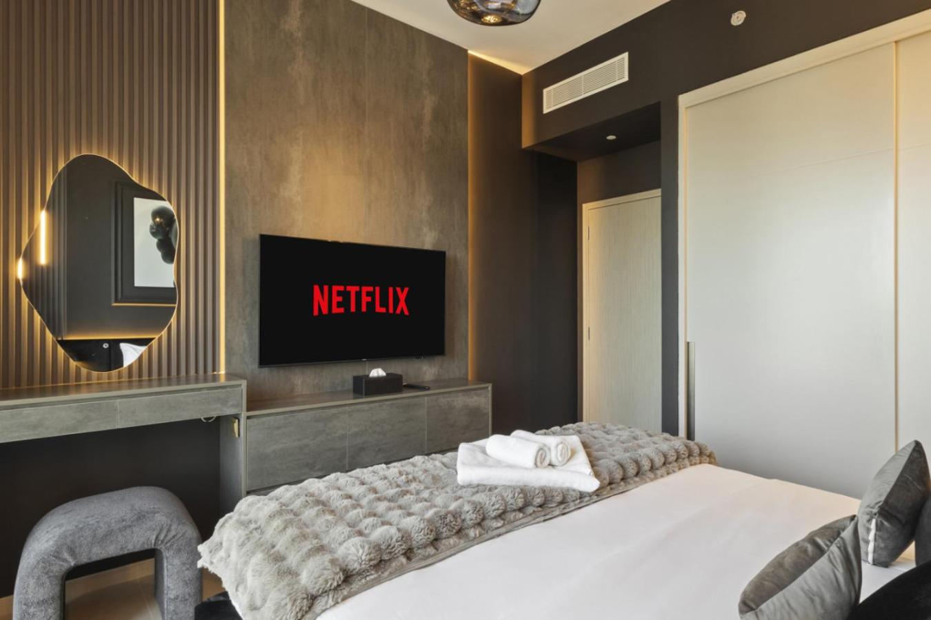 Luxury 1-Bedroom, High-Floor, Skyline Views