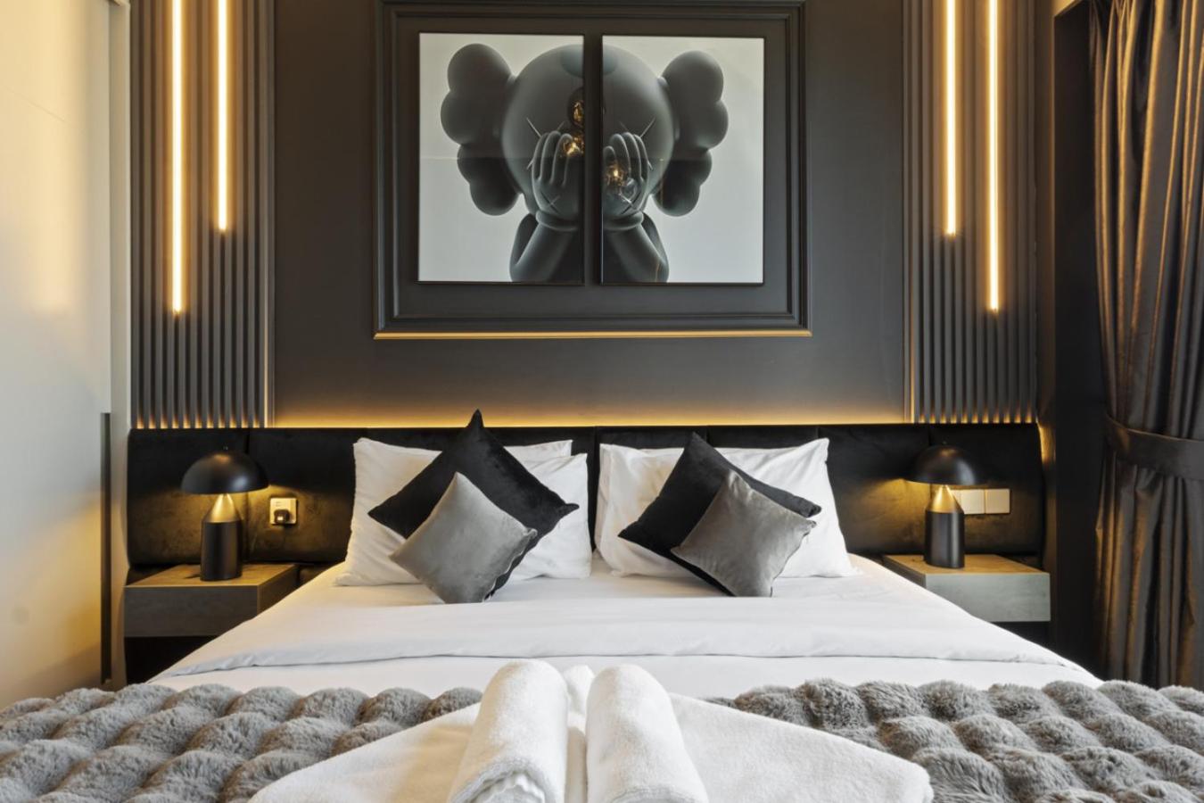 Luxury 1-Bedroom, High-Floor, Skyline Views