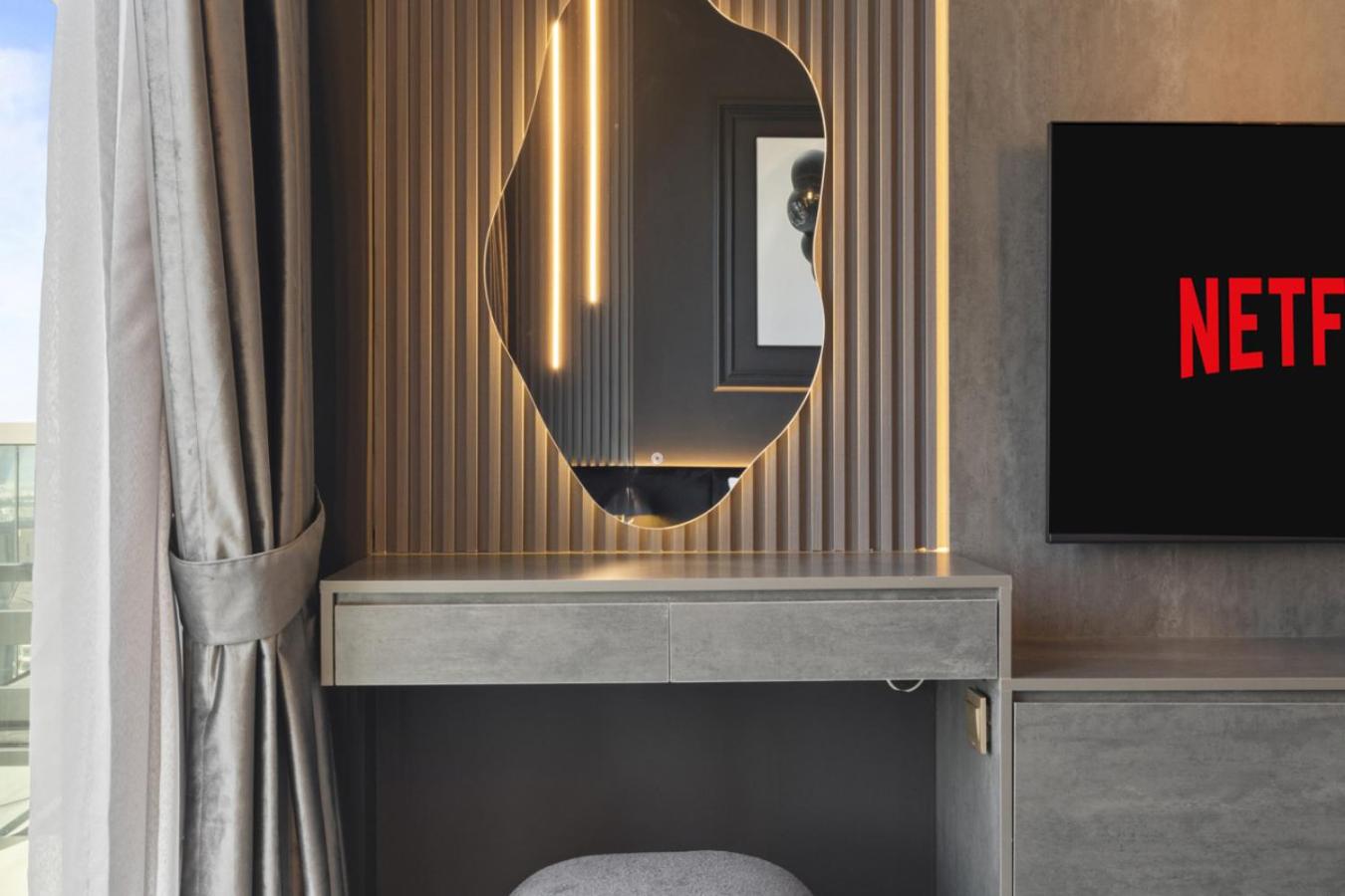 Luxury 1-Bedroom, High-Floor, Skyline Views