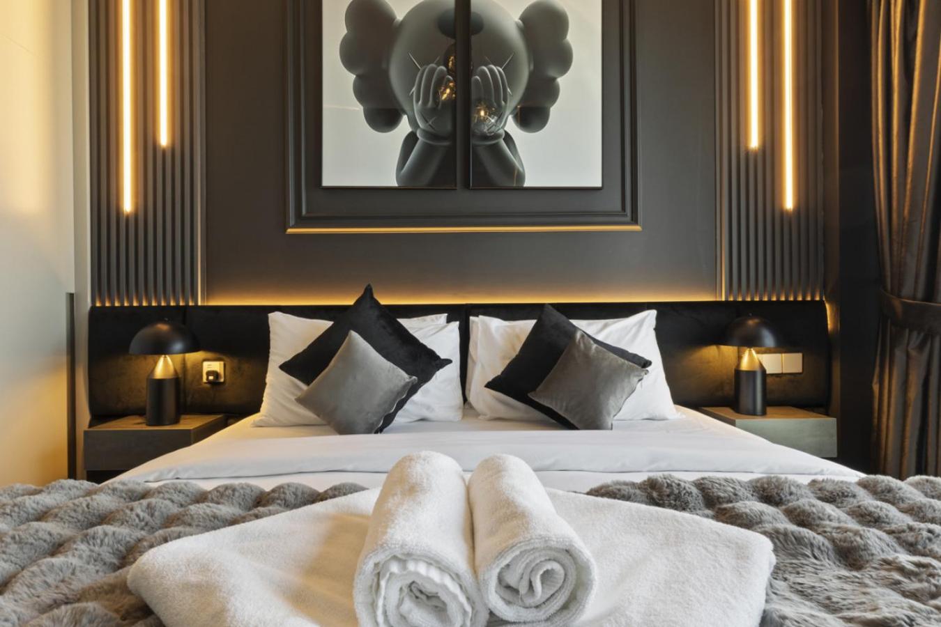 Luxury 1-Bedroom, High-Floor, Skyline Views