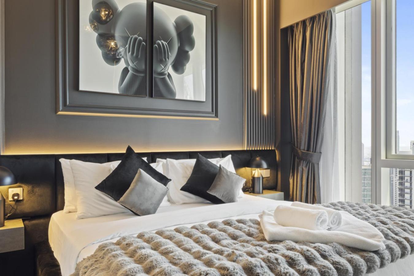 Luxury 1-Bedroom, High-Floor, Skyline Views