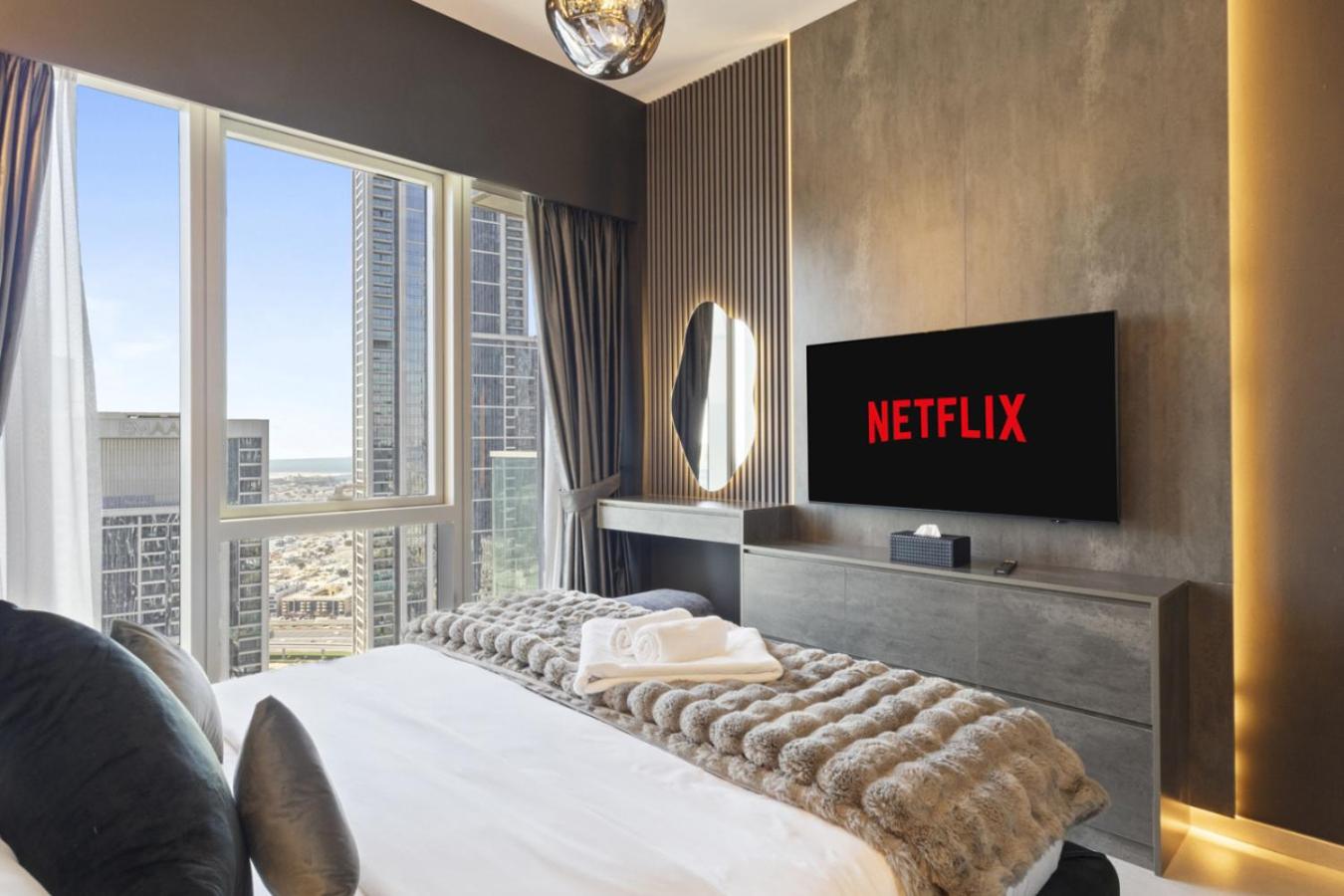 Luxury 1-Bedroom, High-Floor, Skyline Views
