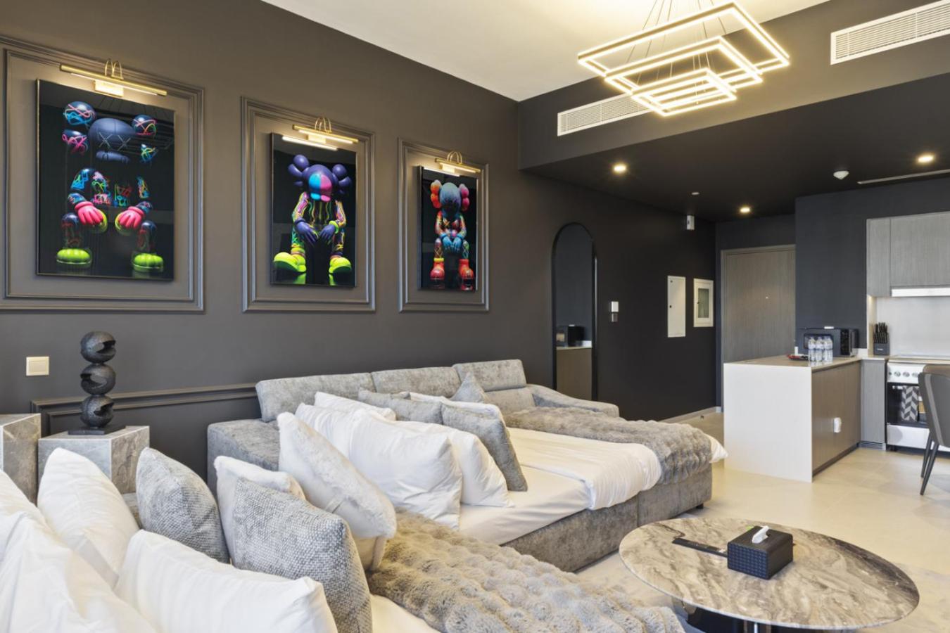 Luxury 1-Bedroom, High-Floor, Skyline Views
