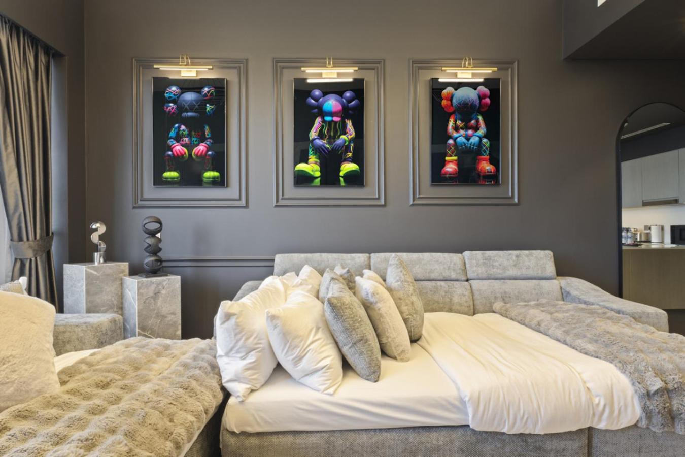 Luxury 1-Bedroom, High-Floor, Skyline Views