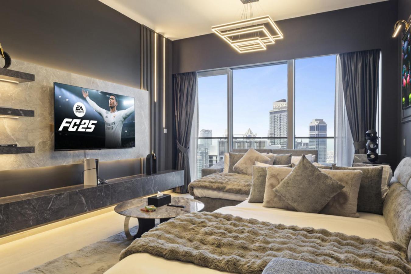 Luxury 1-Bedroom, High-Floor, Skyline Views