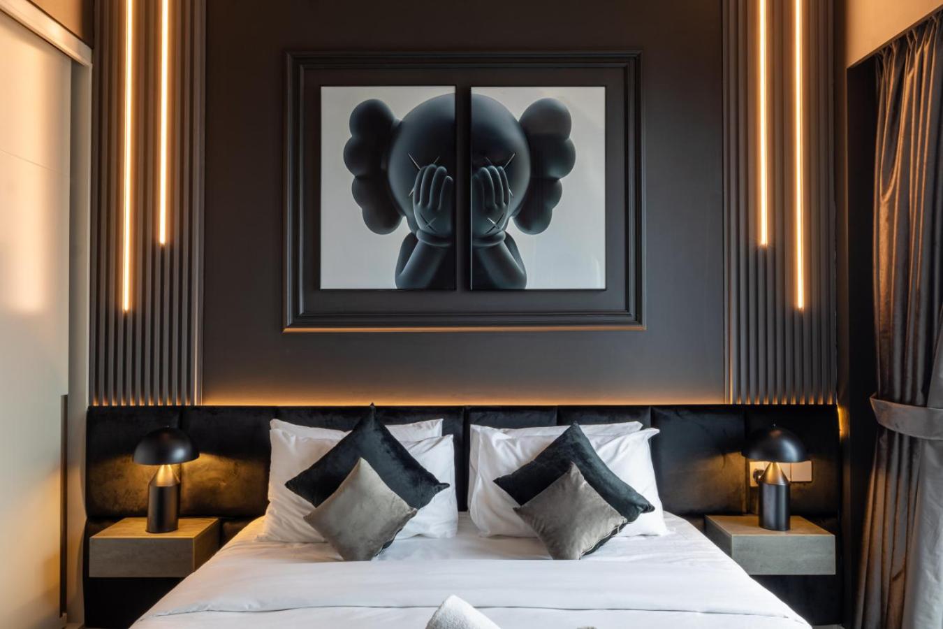 Luxury 1-Bedroom, High-Floor, Skyline Views