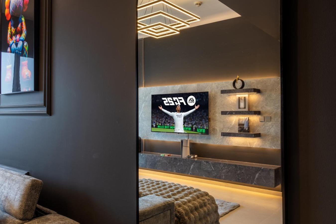 Luxury 1-Bedroom, High-Floor, Skyline Views