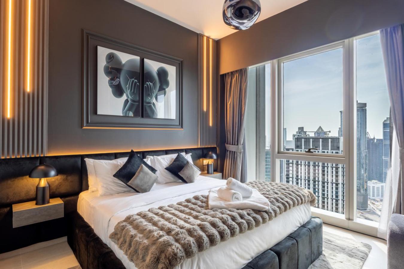 Luxury 1-Bedroom, High-Floor, Skyline Views