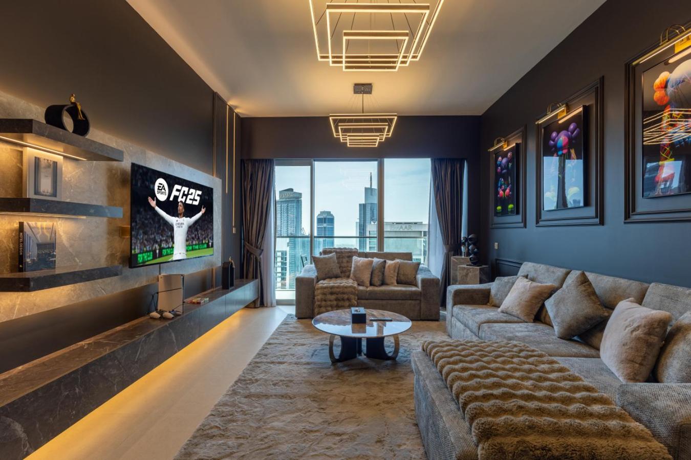 Luxury 1-Bedroom, High-Floor, Skyline Views