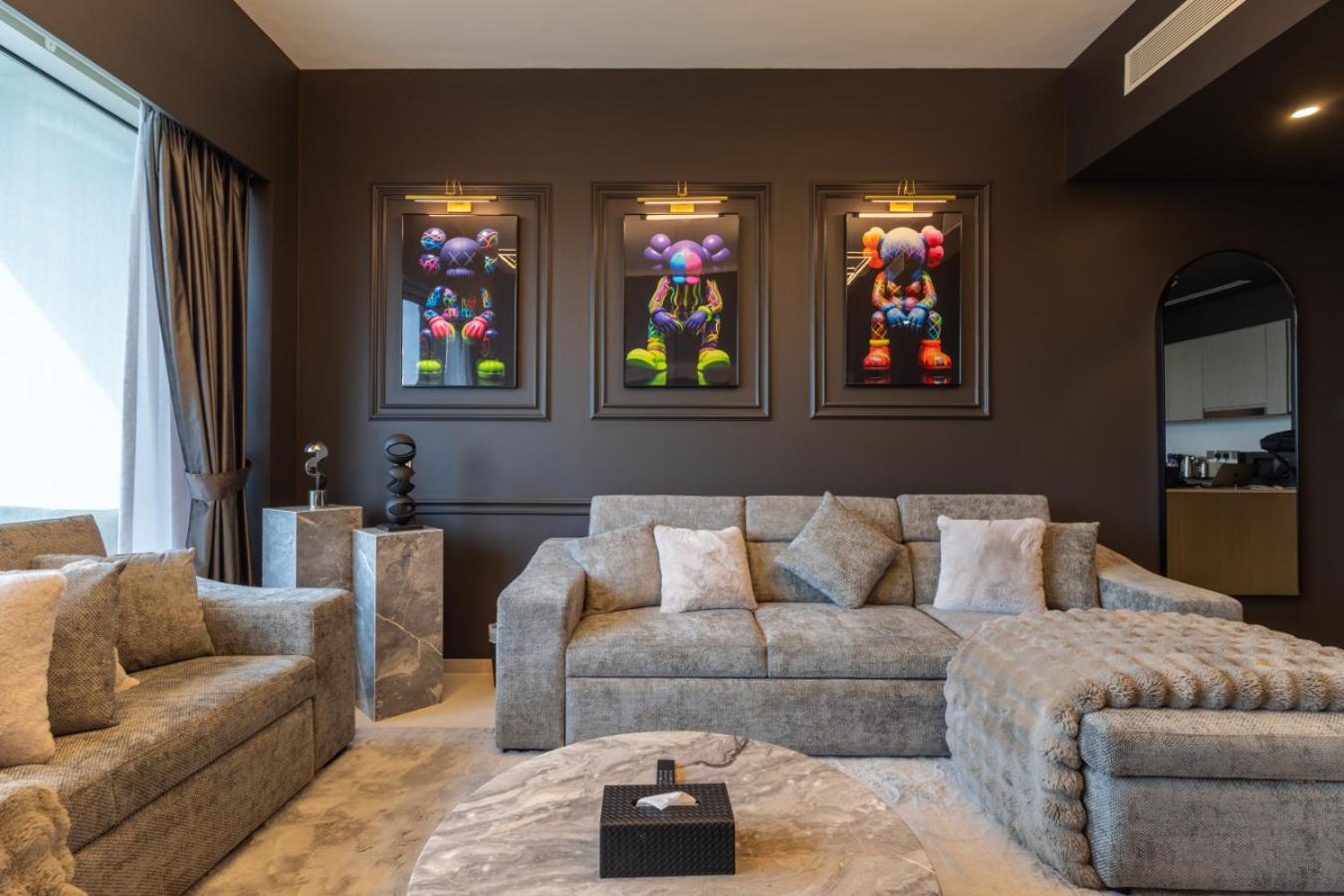 Luxury 1-Bedroom, High-Floor, Skyline Views