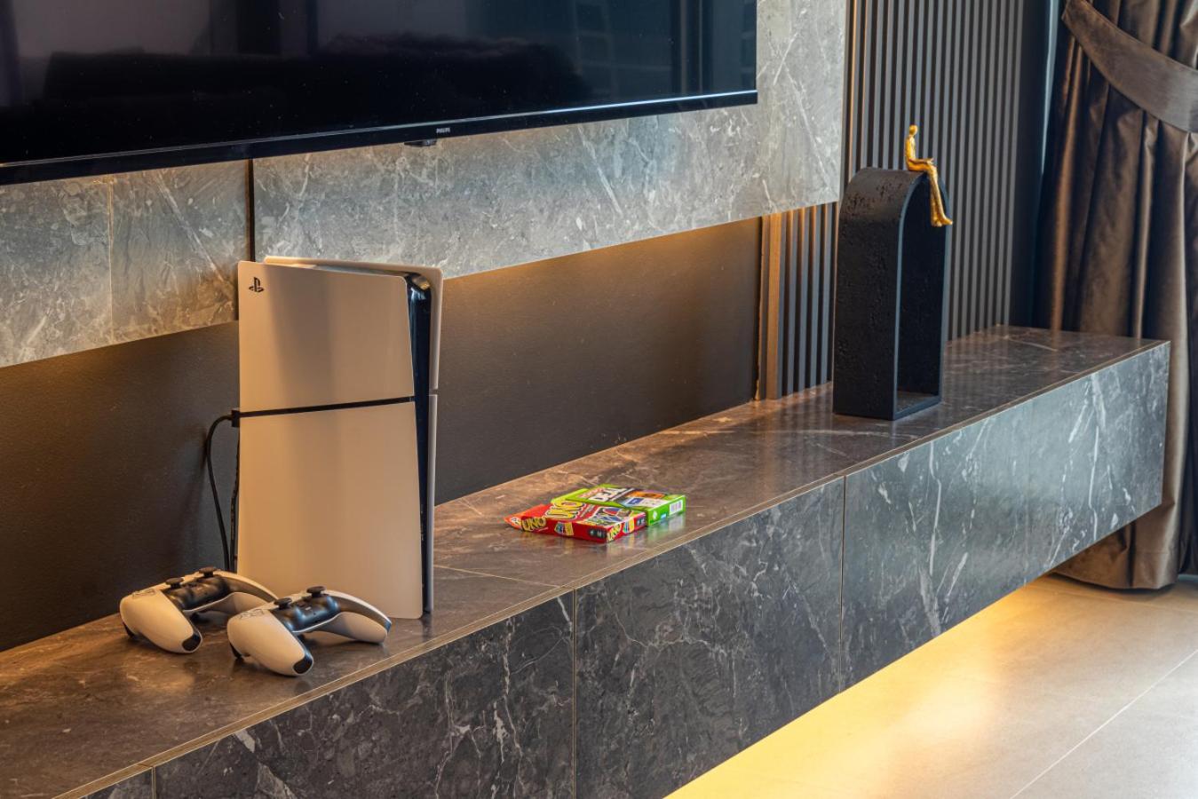 Luxury 1-Bedroom, High-Floor, Skyline Views