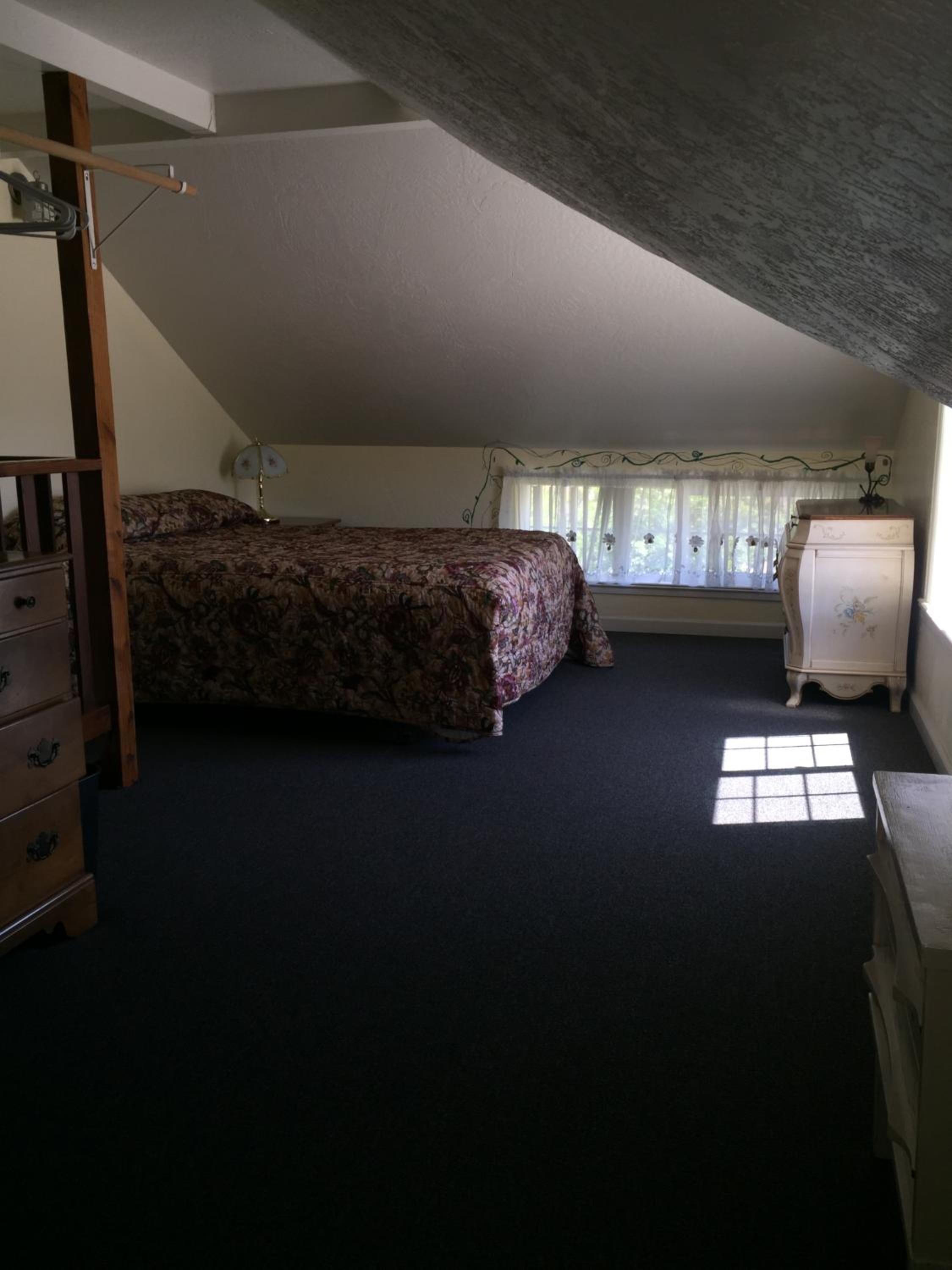 Harbor Inn