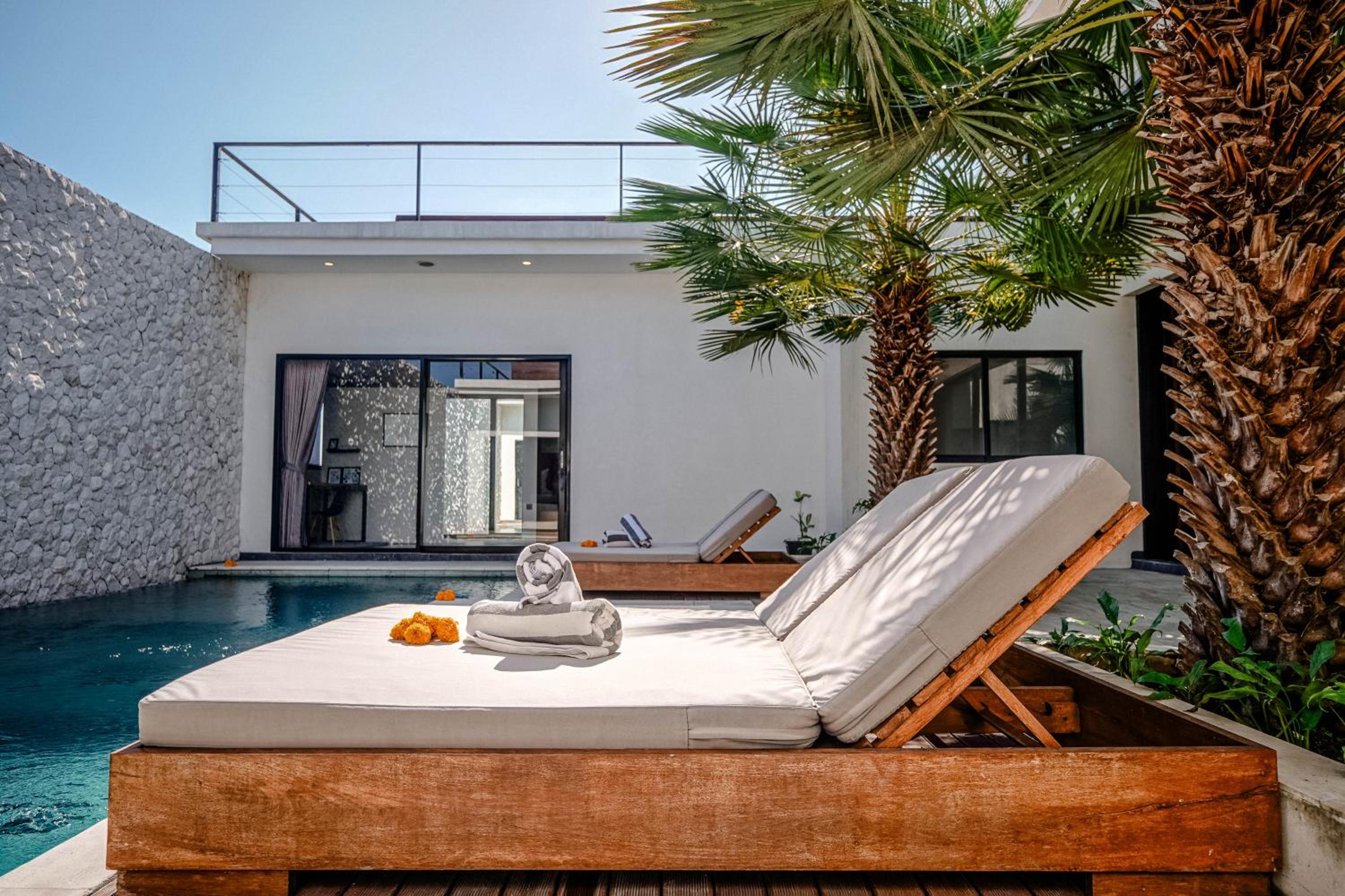 Villa MJ Modern Luxe 4BR with Big Pool & Rooftop