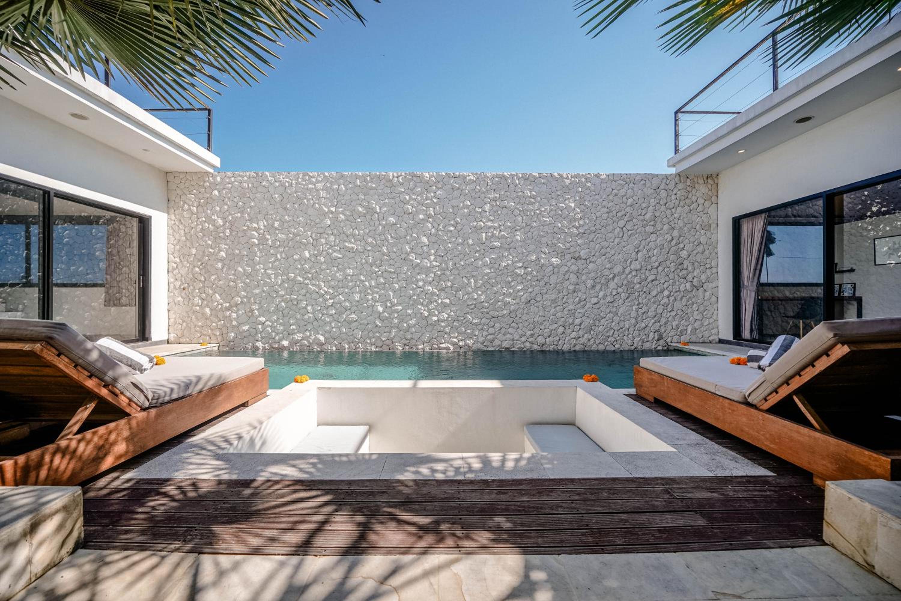 Villa MJ Modern Luxe 4BR with Big Pool & Rooftop