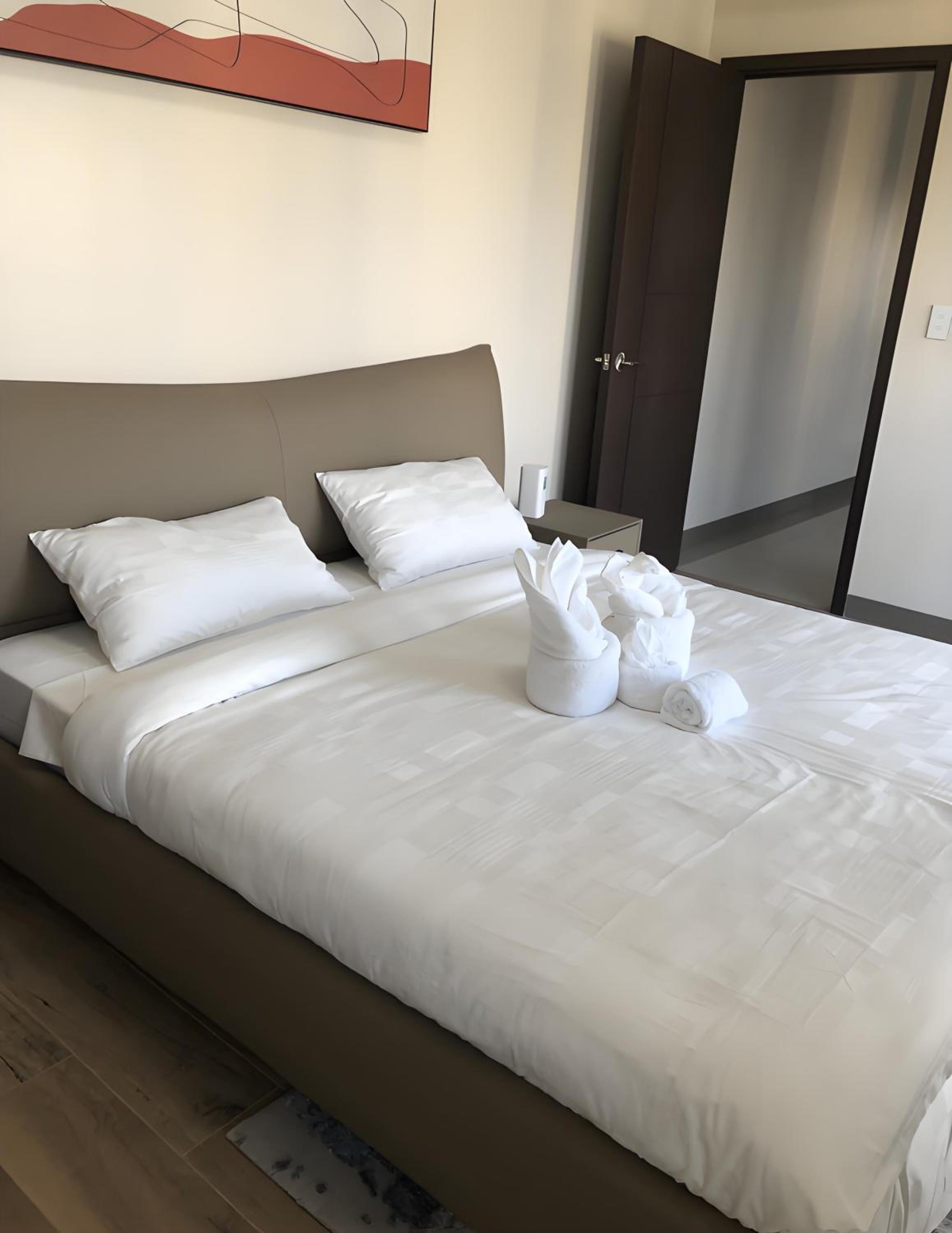 175 Sqm Luxurious Modern 3 Bedrooms Facing Manila Bay Sunset, Airports, Okada, Solaire, MOA