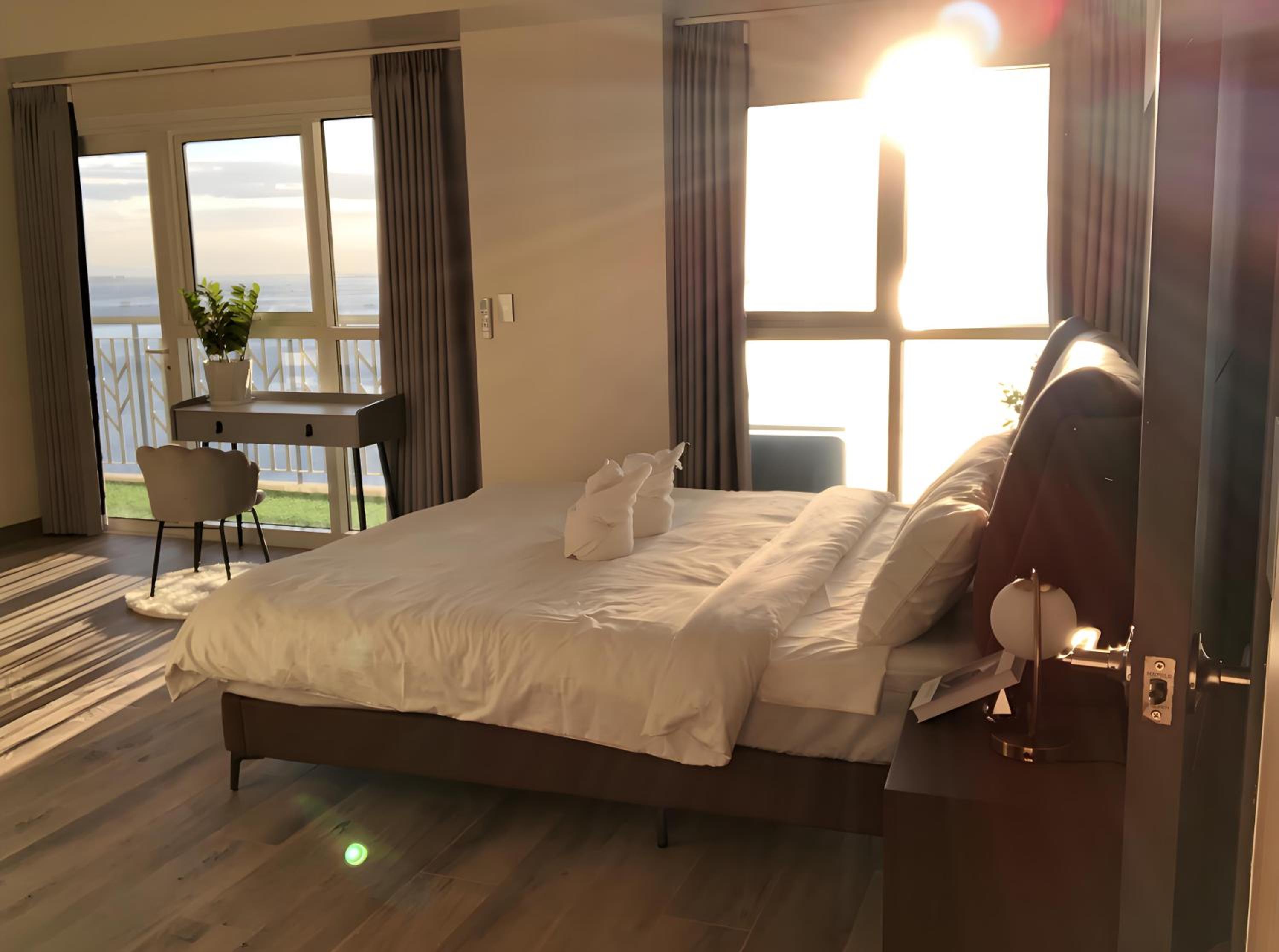 175 Sqm Luxurious Modern 3 Bedrooms Facing Manila Bay Sunset, Airports, Okada, Solaire, MOA